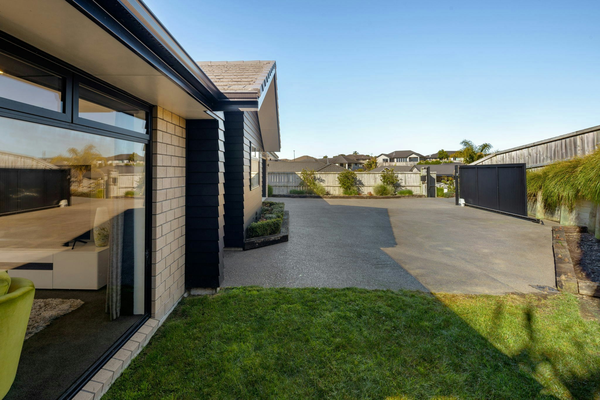 24 web or mls in House AR5 9943