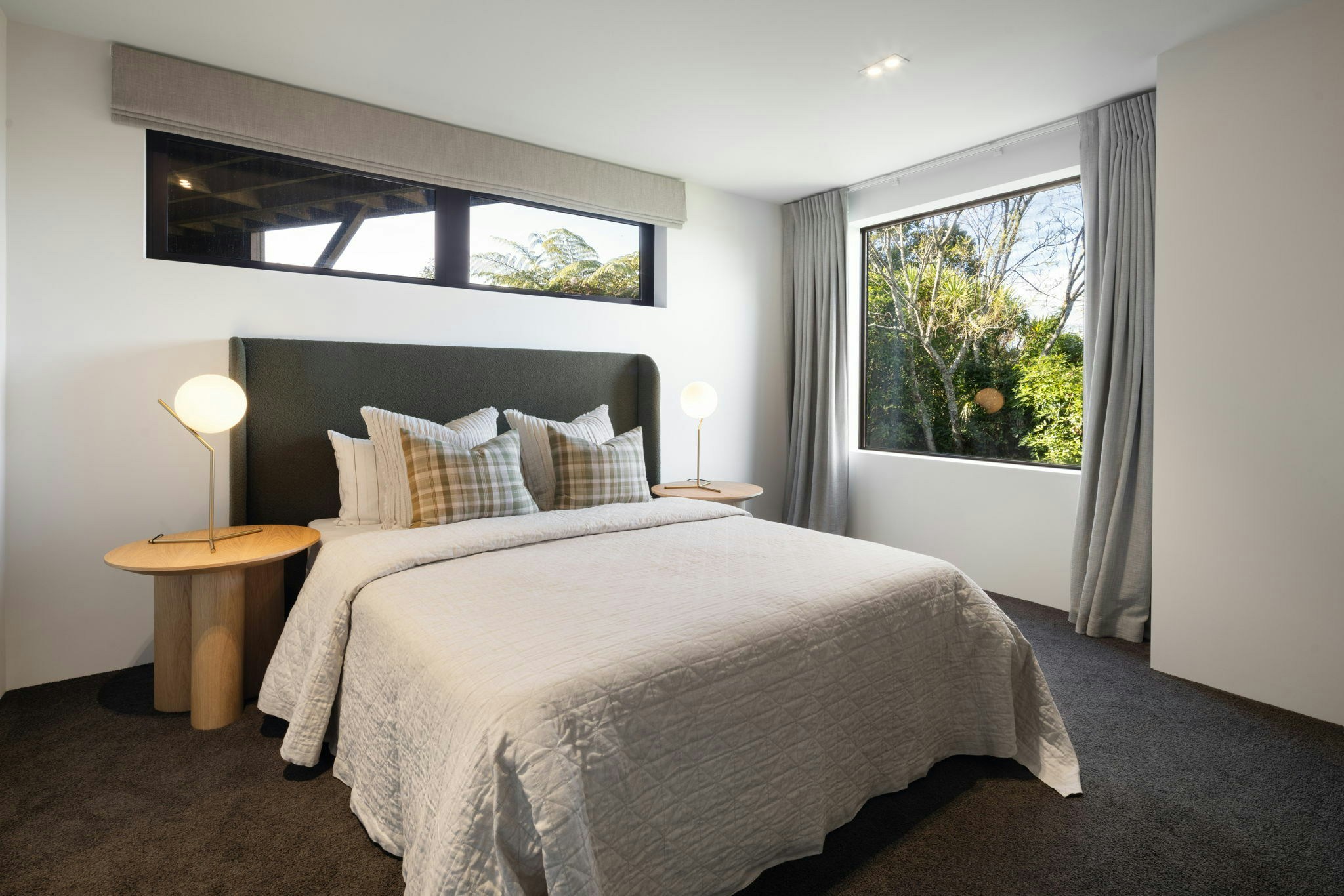 24 web or mls in House Aaron Radford 6366