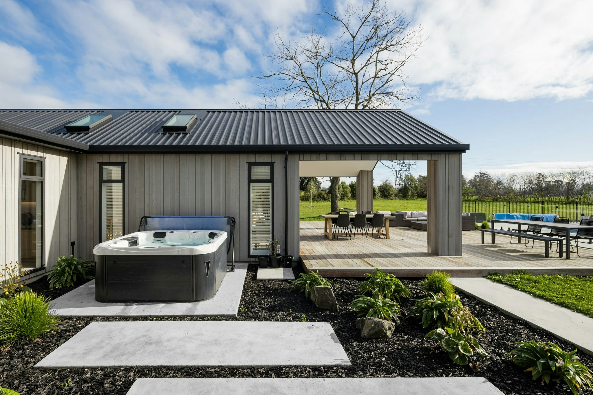 26 web or mls 25 in House AR5 1907