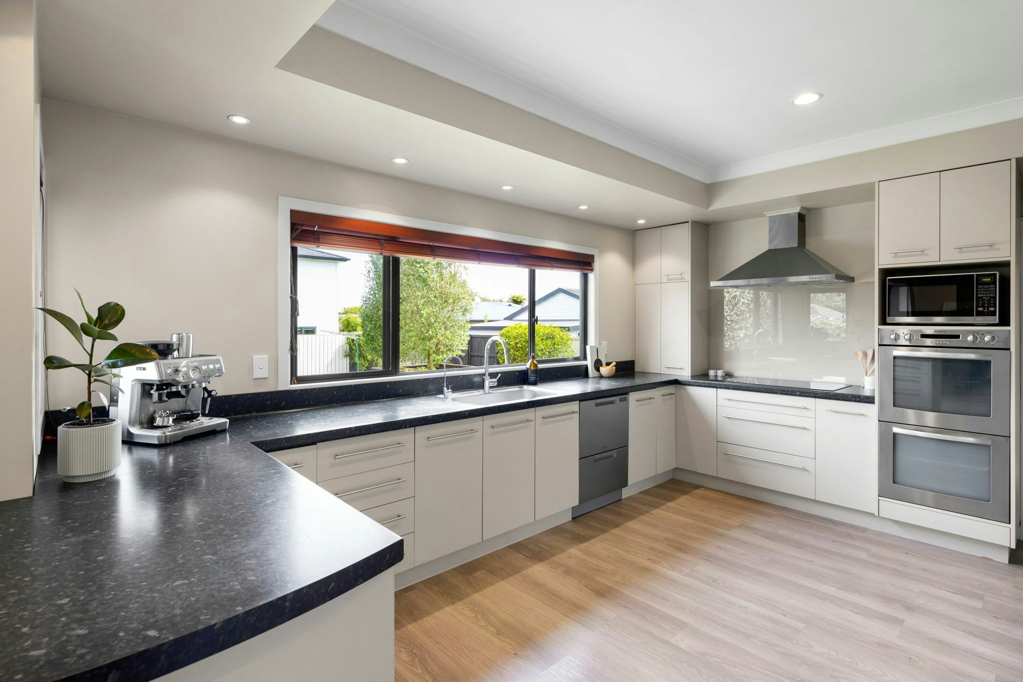 26 web or mls in House AR5 5522