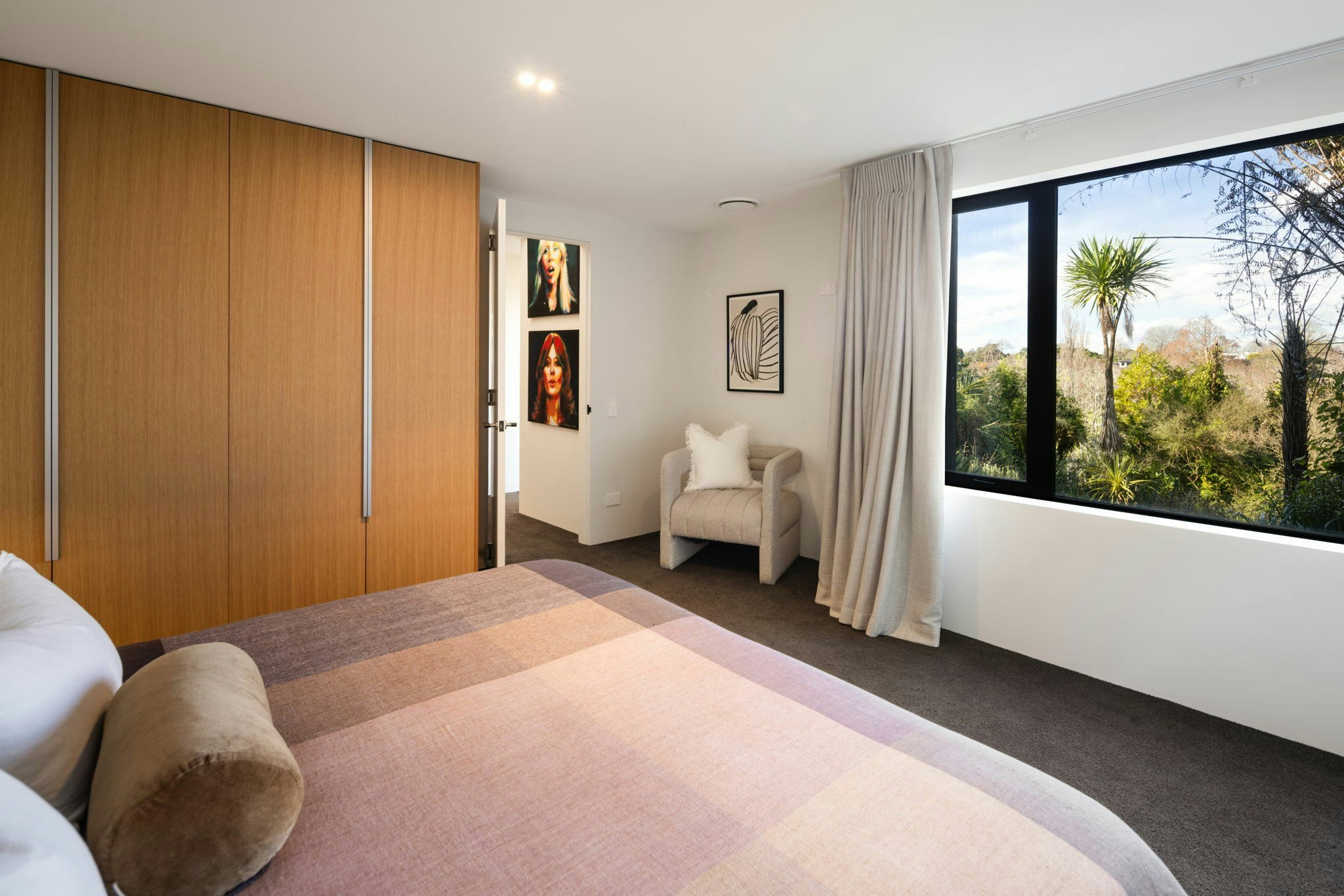 26 web or mls in House Aaron Radford 6380