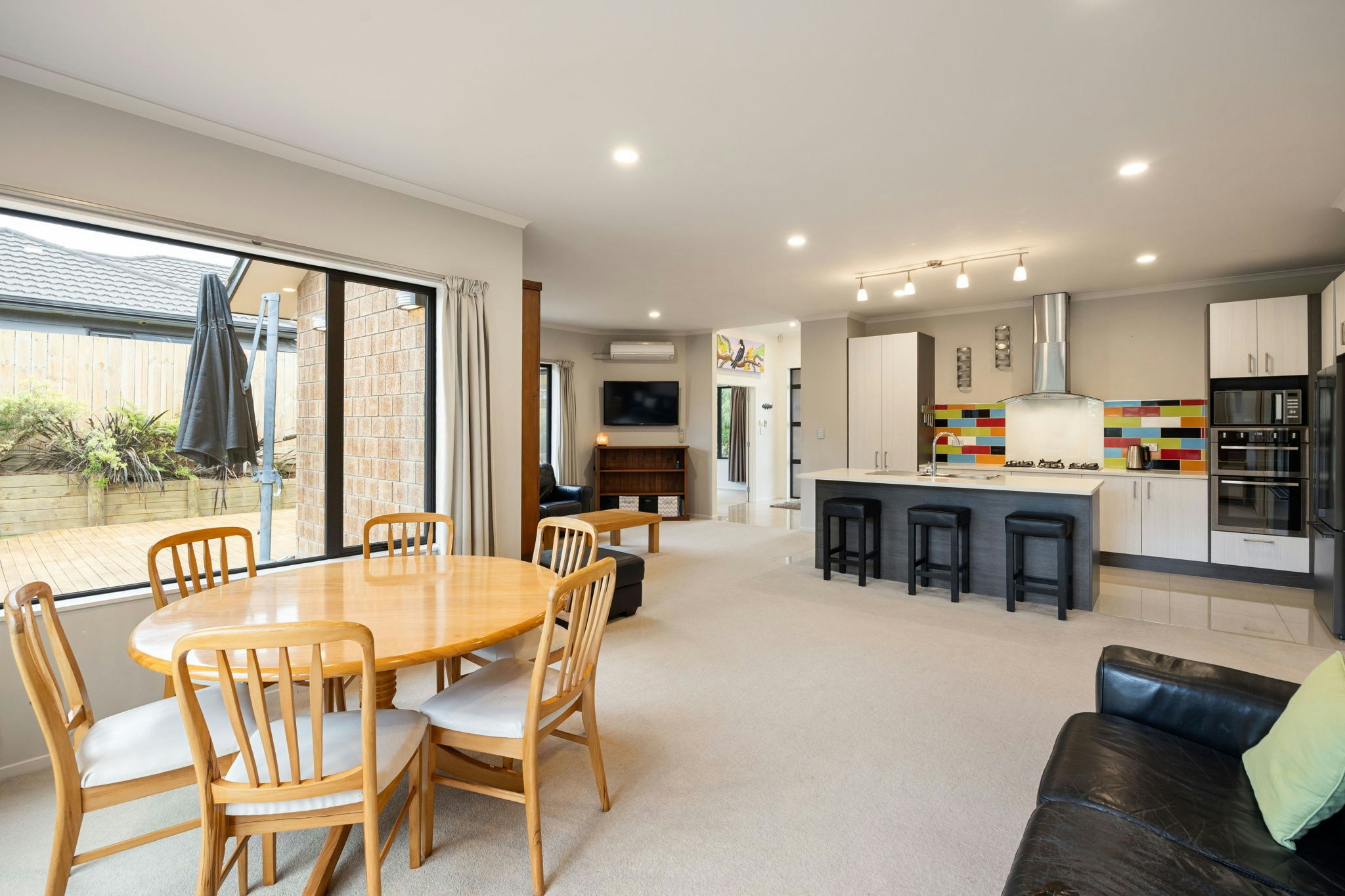 27 web or mls in House AR0 1554