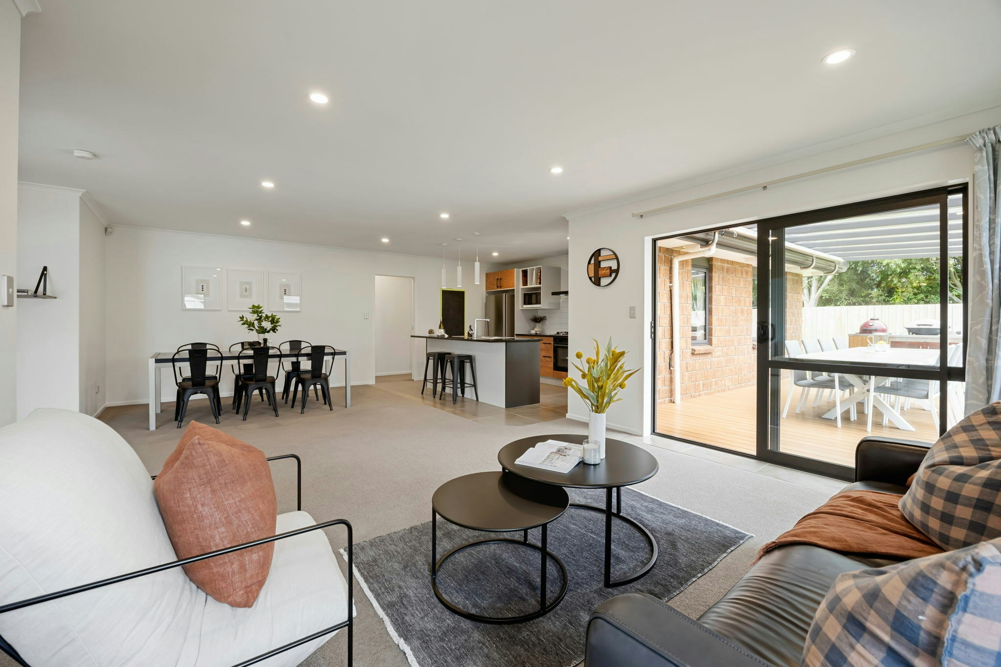 27 web or mls in House AR0 4053