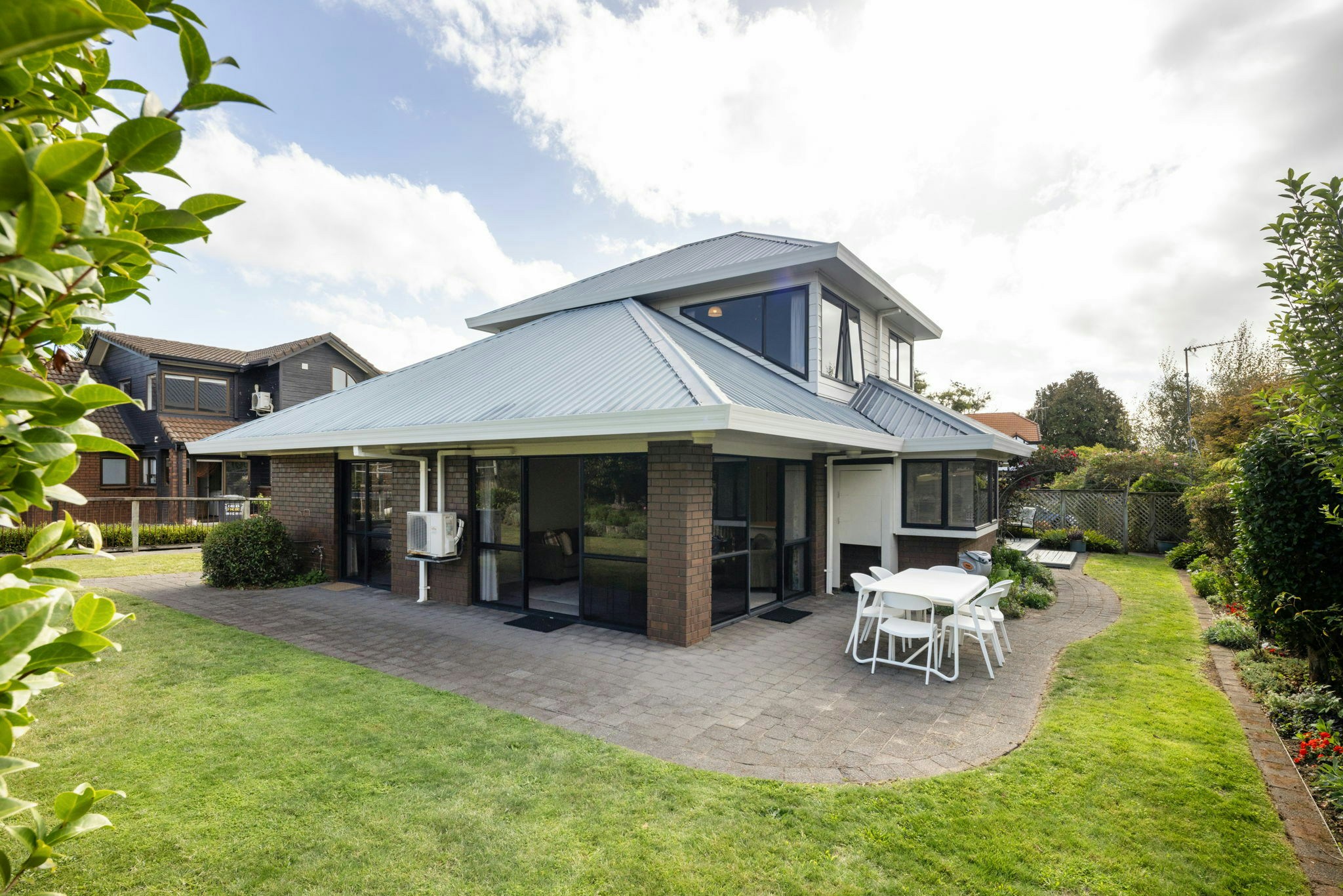 27 web or mls in House AR5 0976