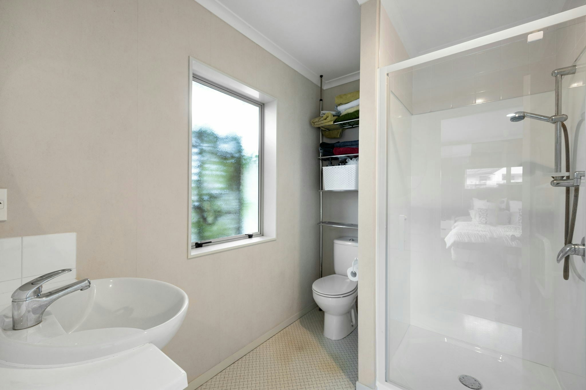 28 web or mls in House AR0 2424