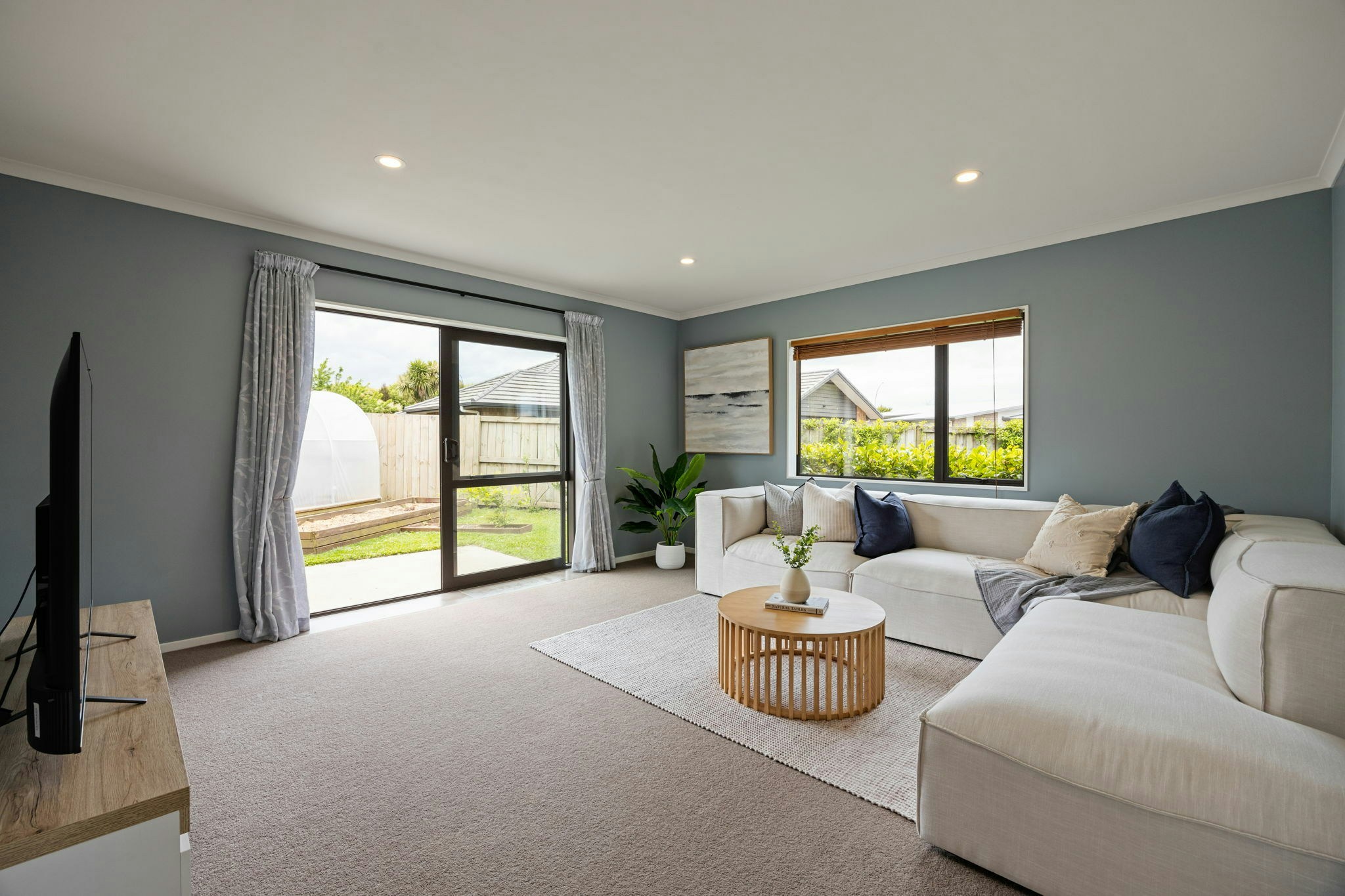 28 web or mls in House AR0 4058