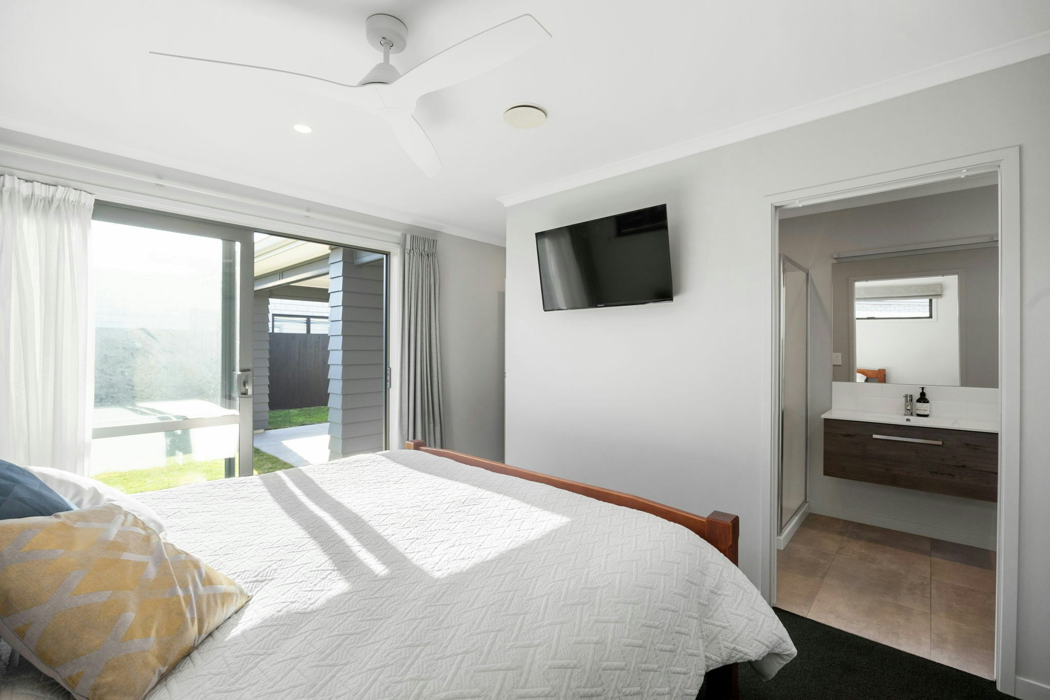 28 web or mls in House AR0 8169