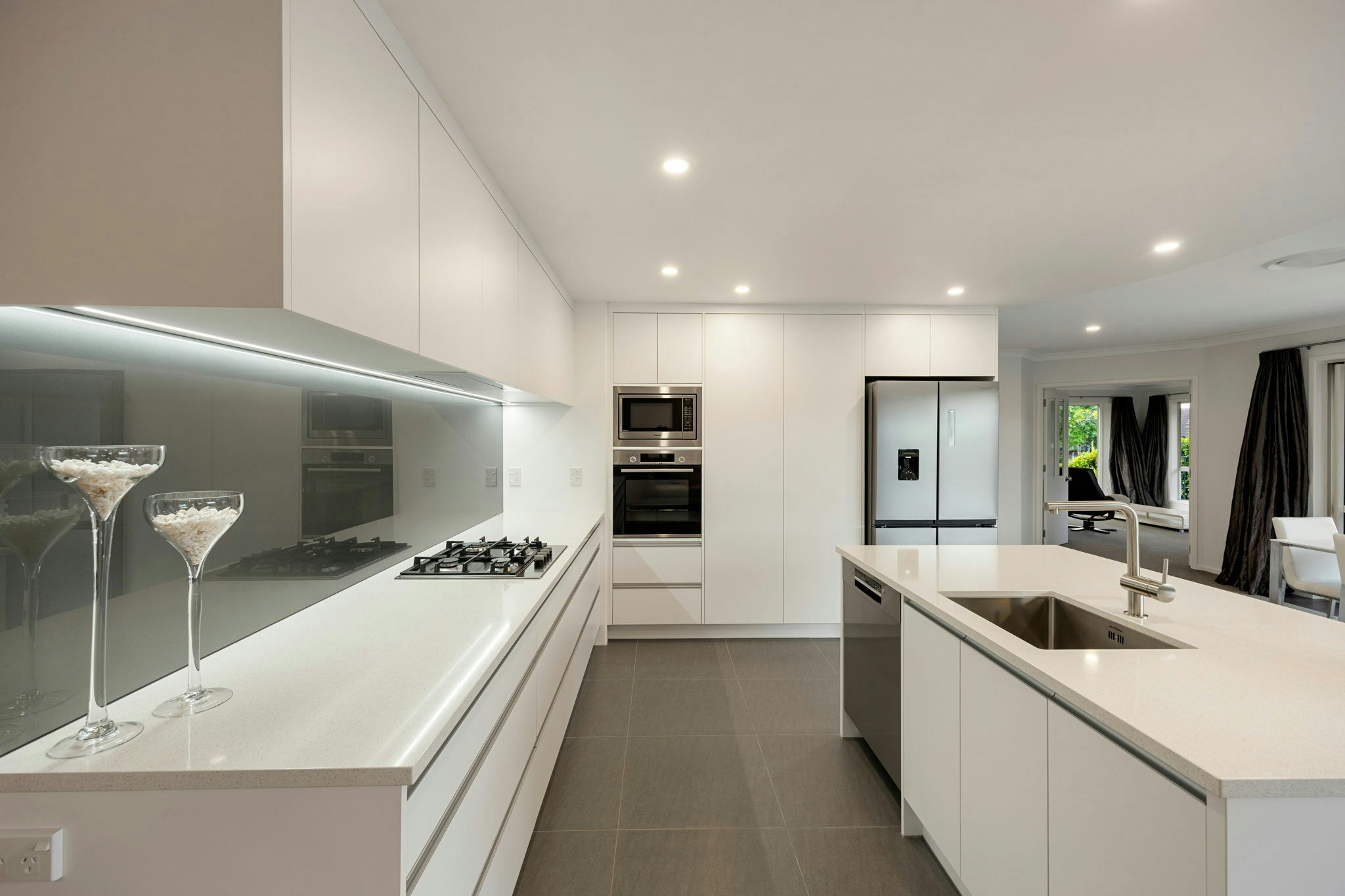 28 web or mls in House AR0 8315