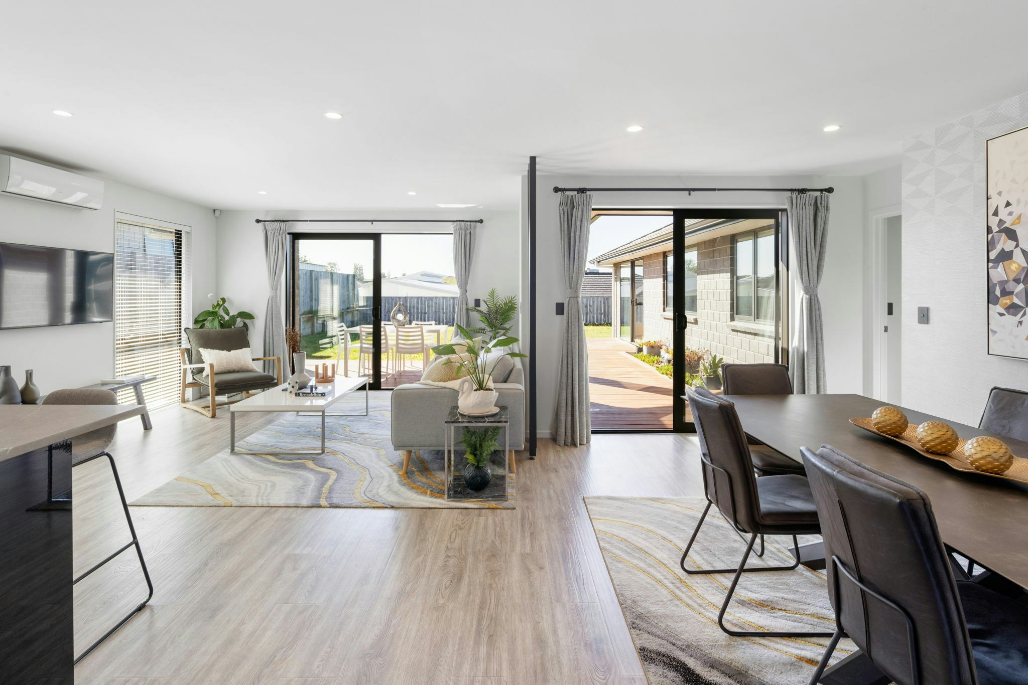 28 web or mls in House AR5 1050