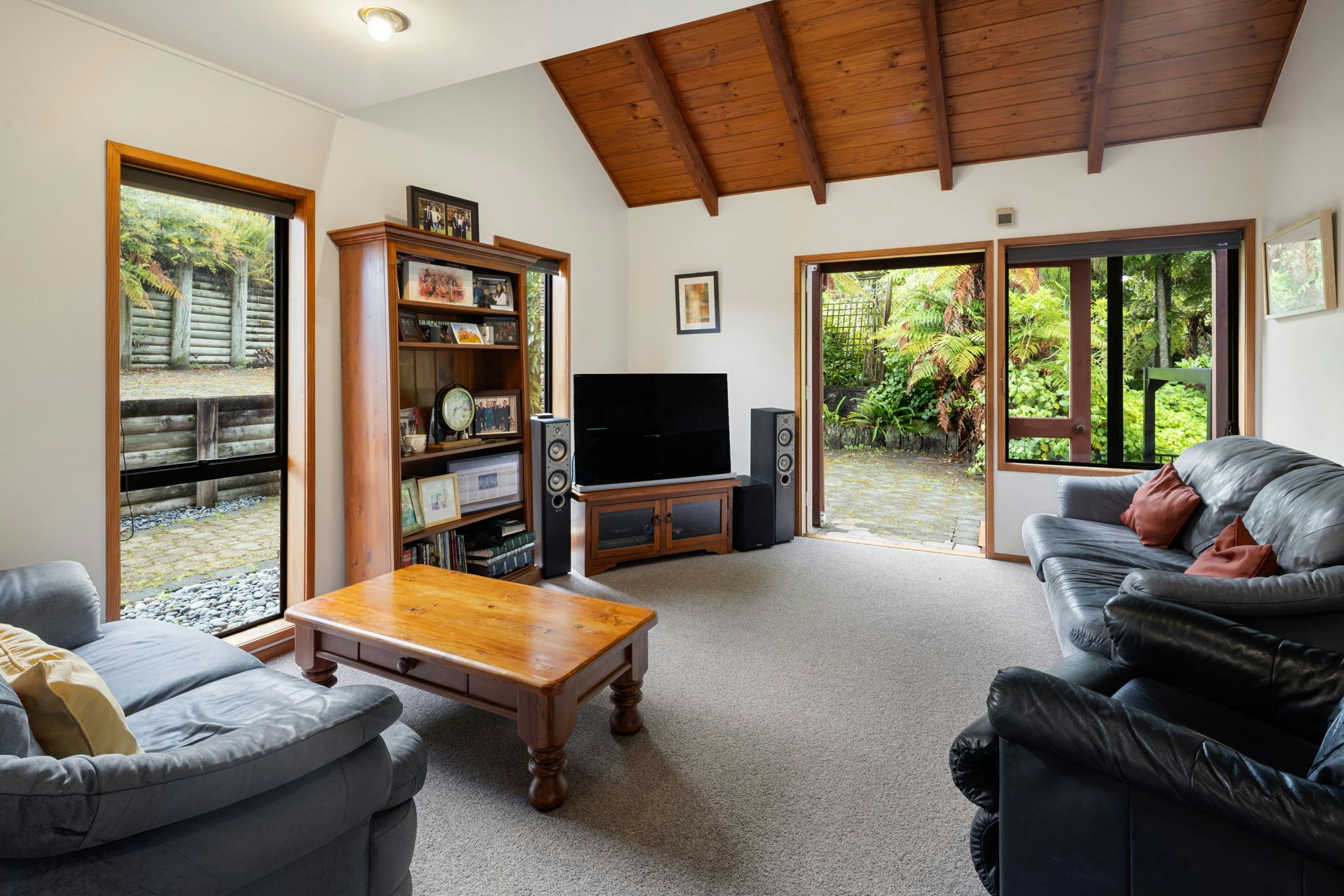 28 web or mls in House AR5 5089