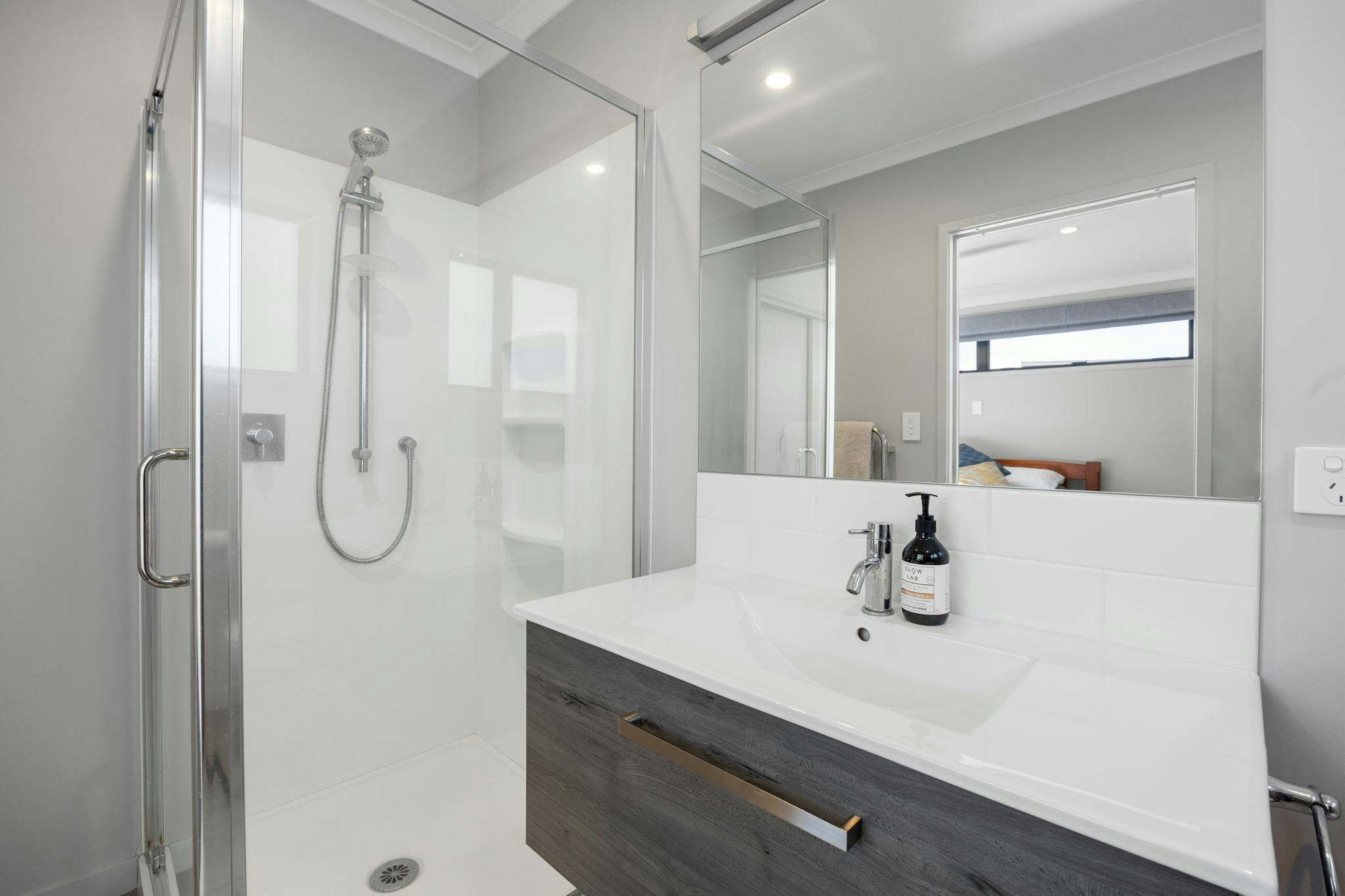 29 web or mls in House AR0 8184