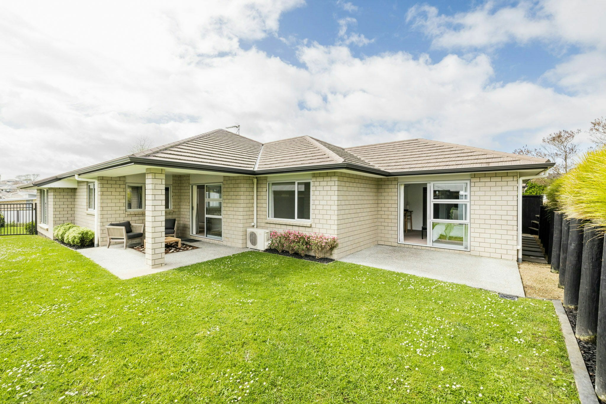 3 web or mls 6 in House SR5 9669