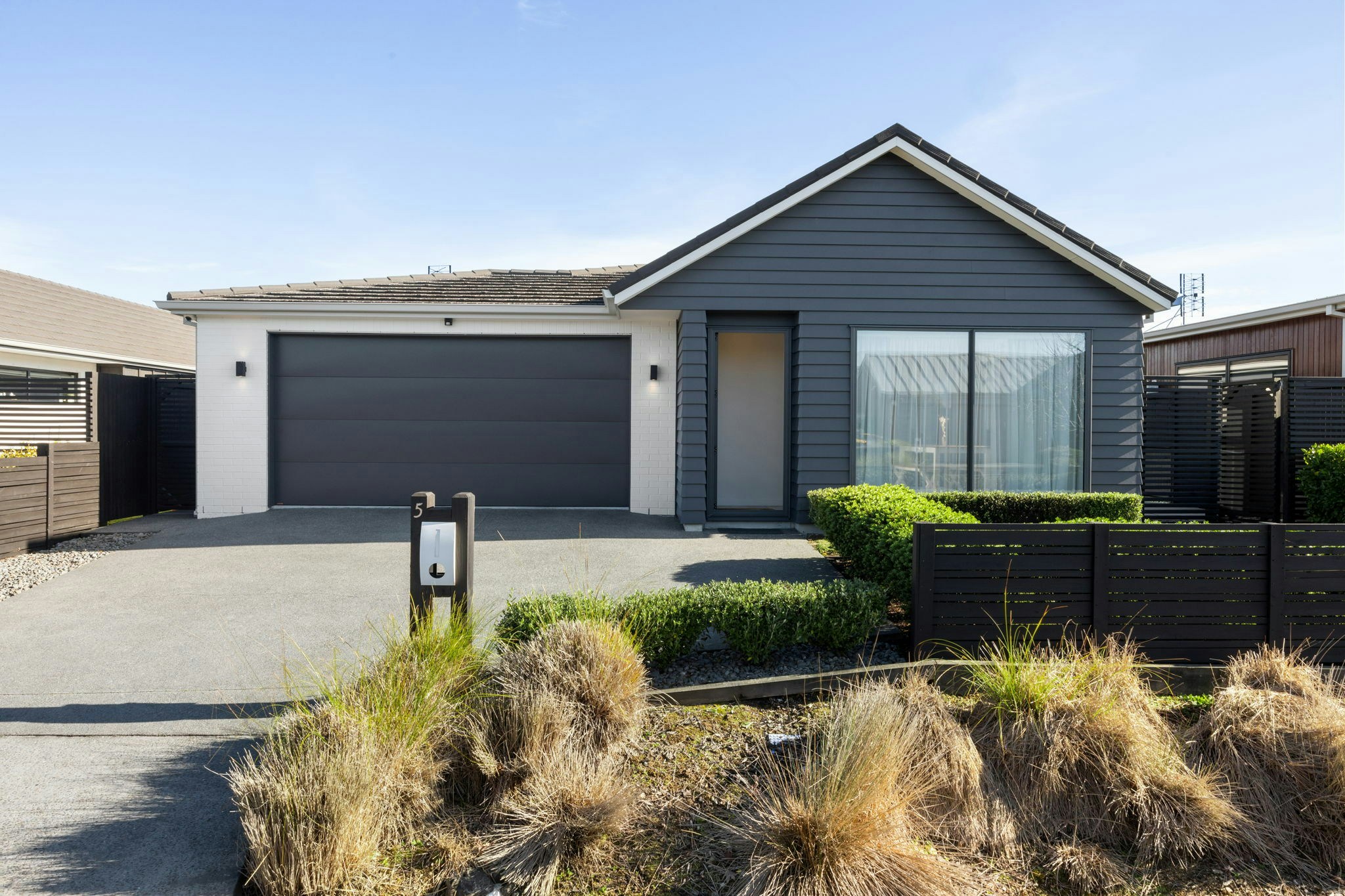 3 web or mls in House AR0 8329