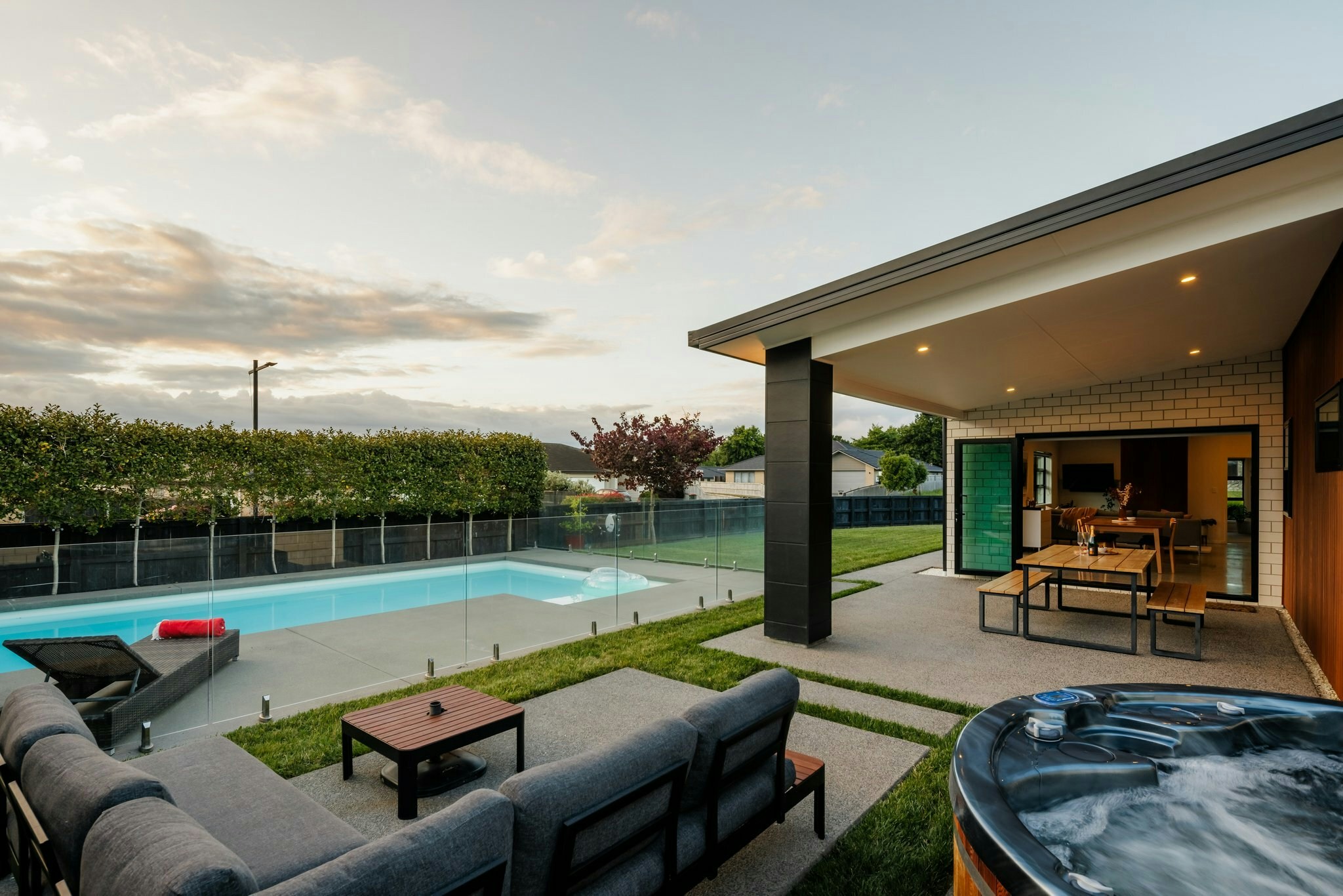 3 web or mls in House AR5 0306