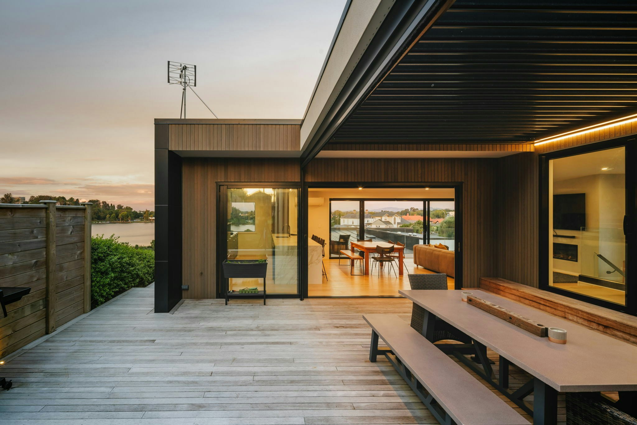 3 web or mls in House AR5 2261