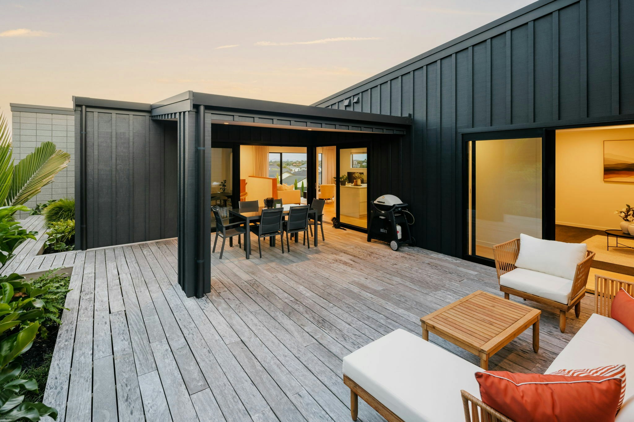 3 web or mls in House AR5 7448