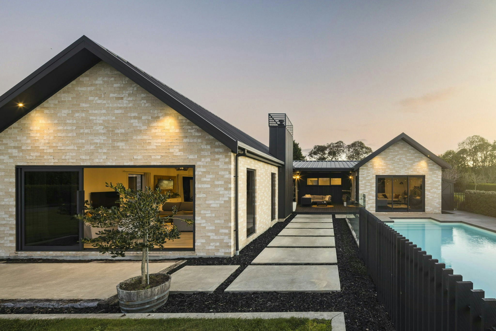 3 web or mls in House AR5 9329