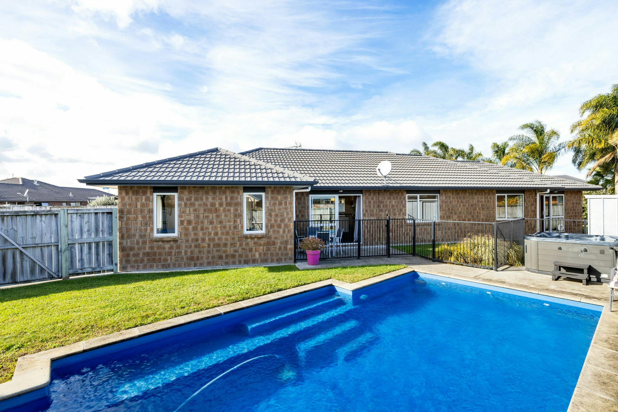 3 web or mls in House SR5 4069