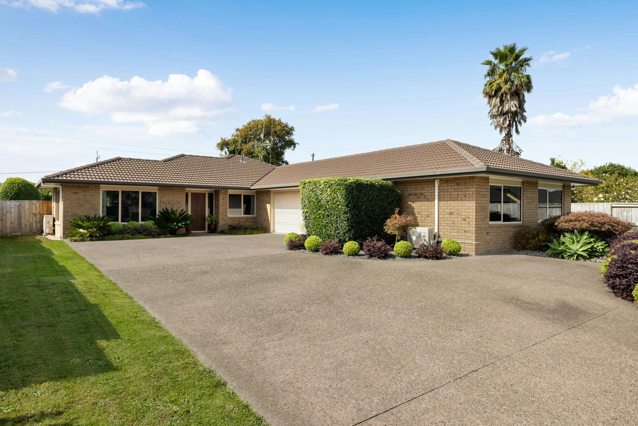 3 web or mls in House SR5 4240 2