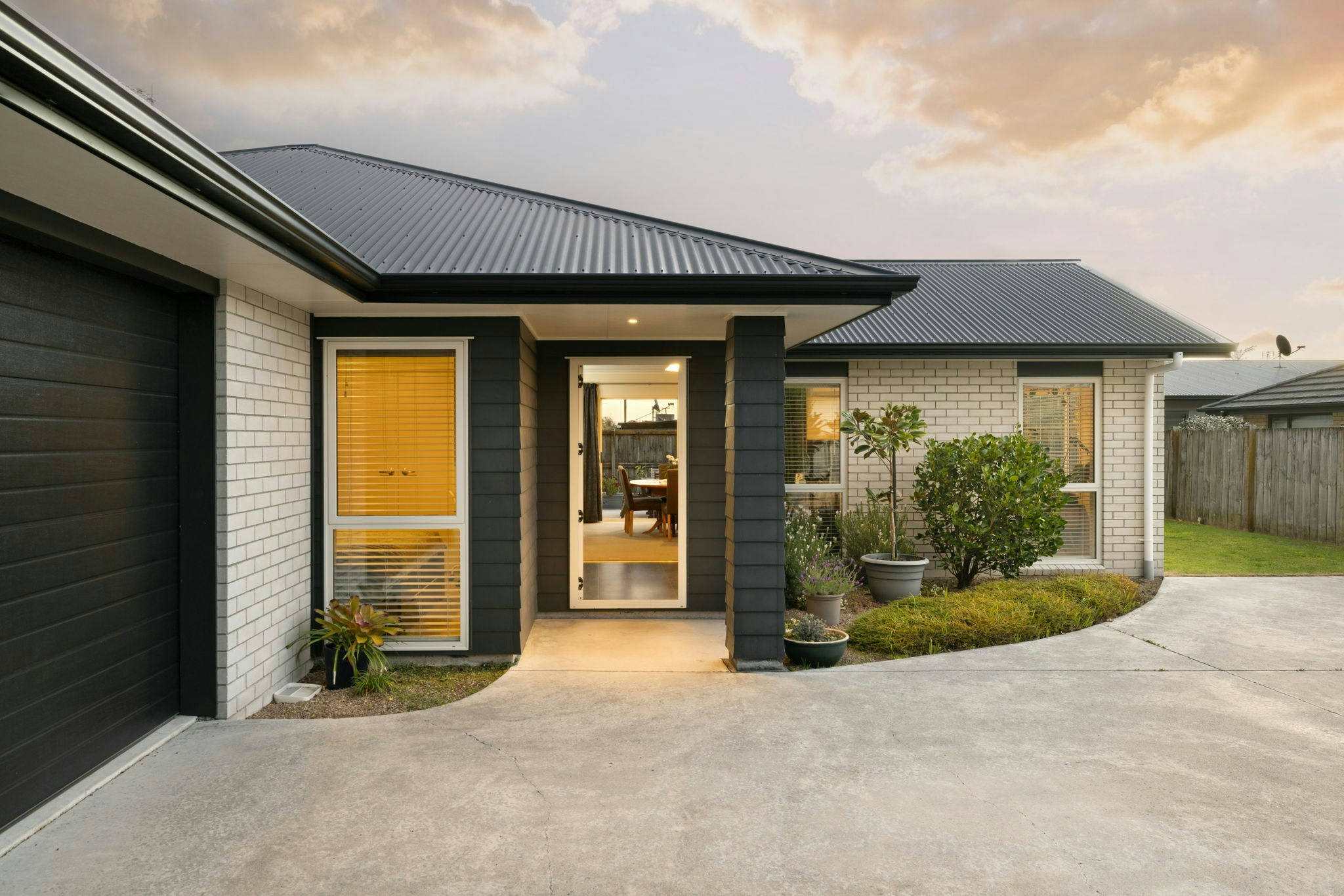 3 web or mls in House SR5 8716