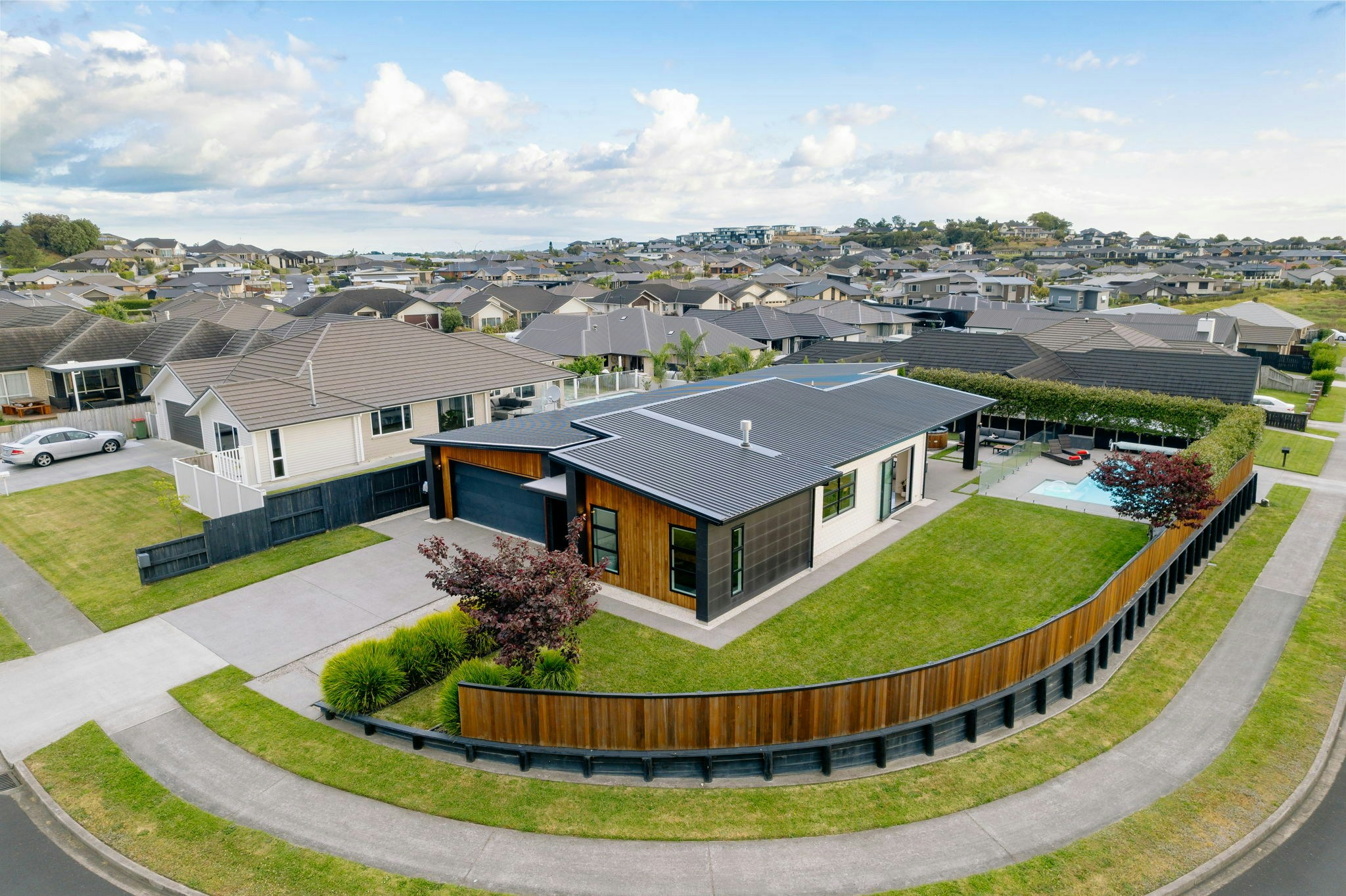 30 web or mls in House DJI 0489