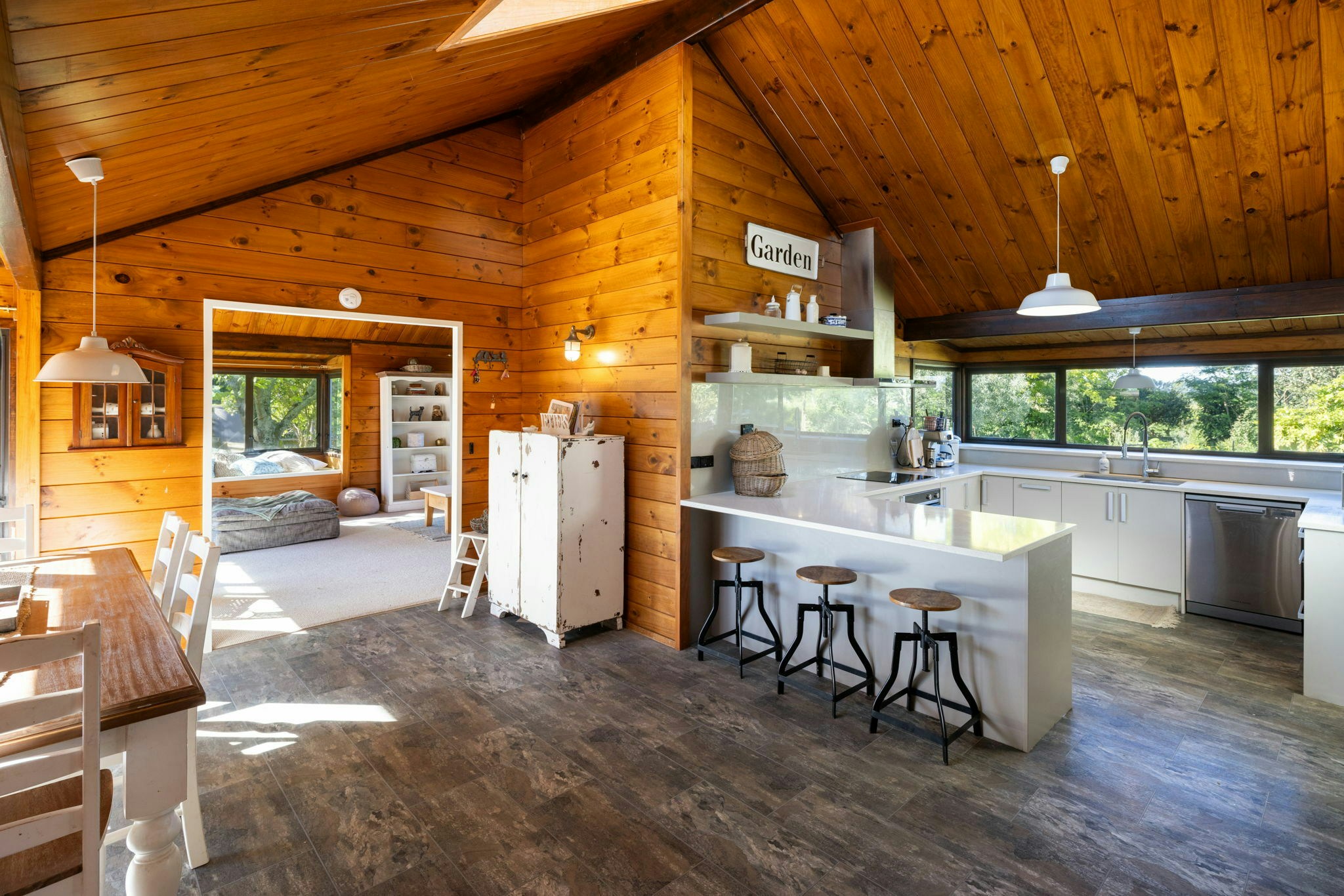 31 web or mls in House AR5 9985