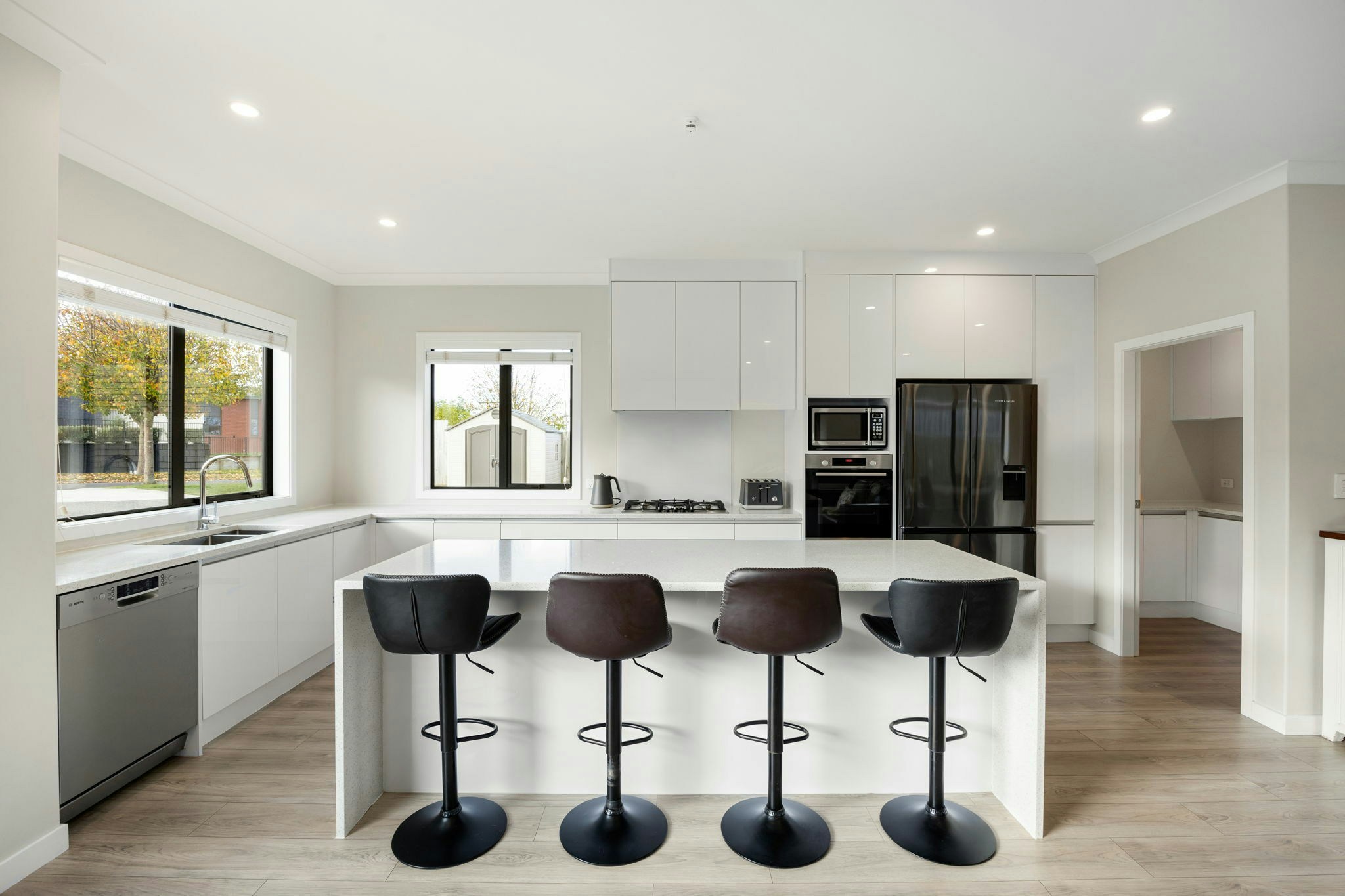 32 web or mls in House AR0 2331