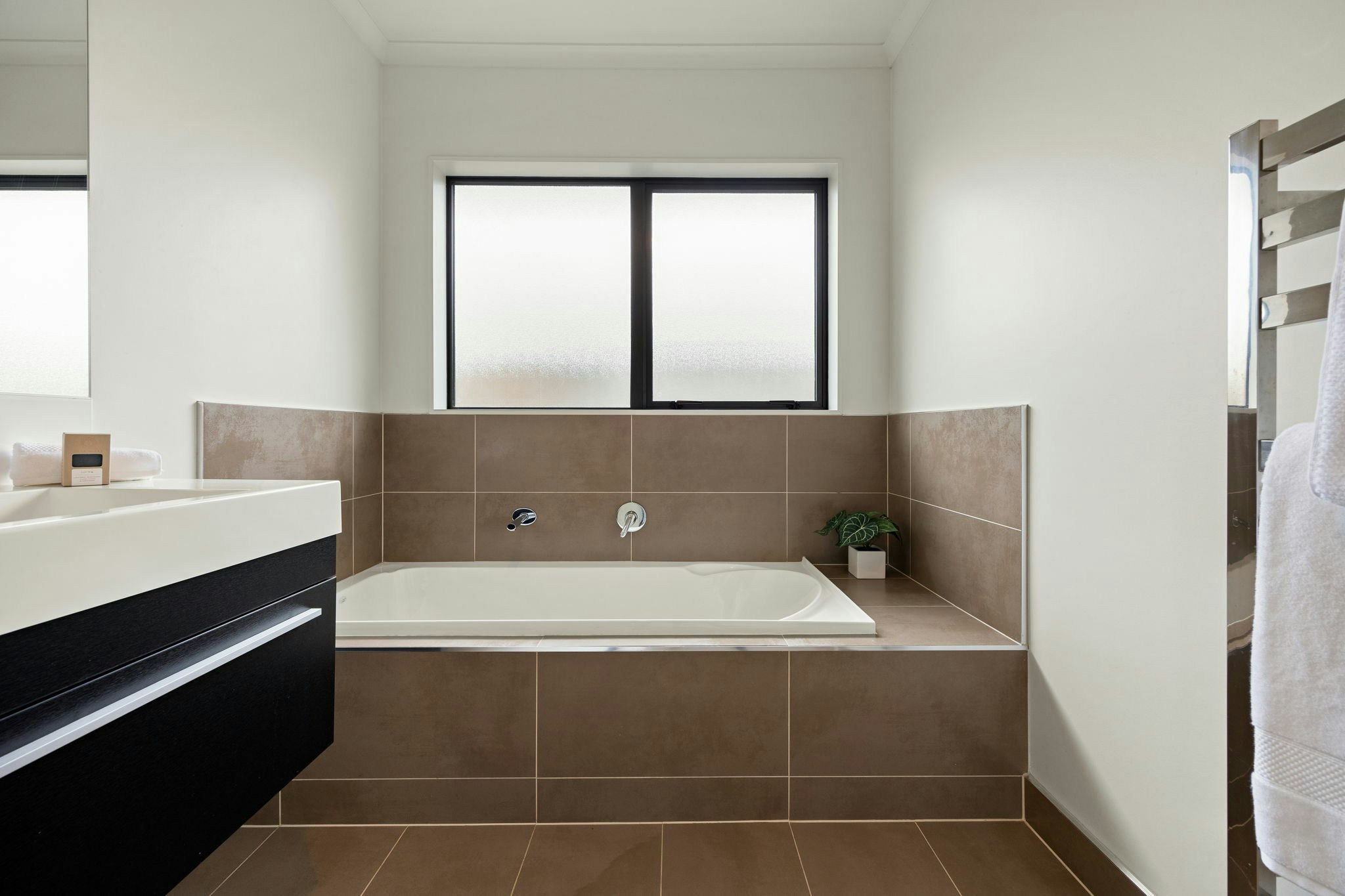 32 web or mls in House AR0 3903