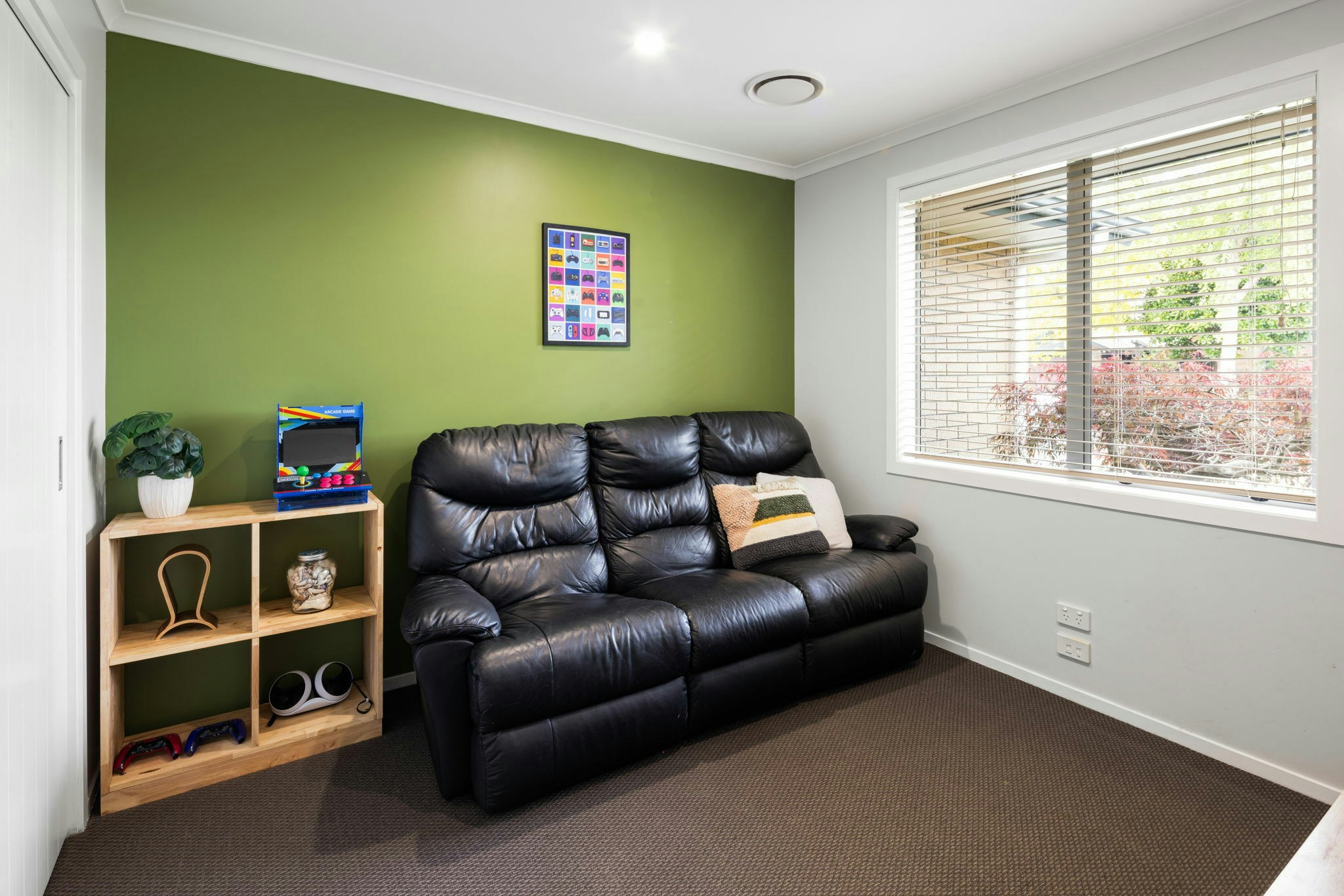 32 web or mls in House AR5 0067