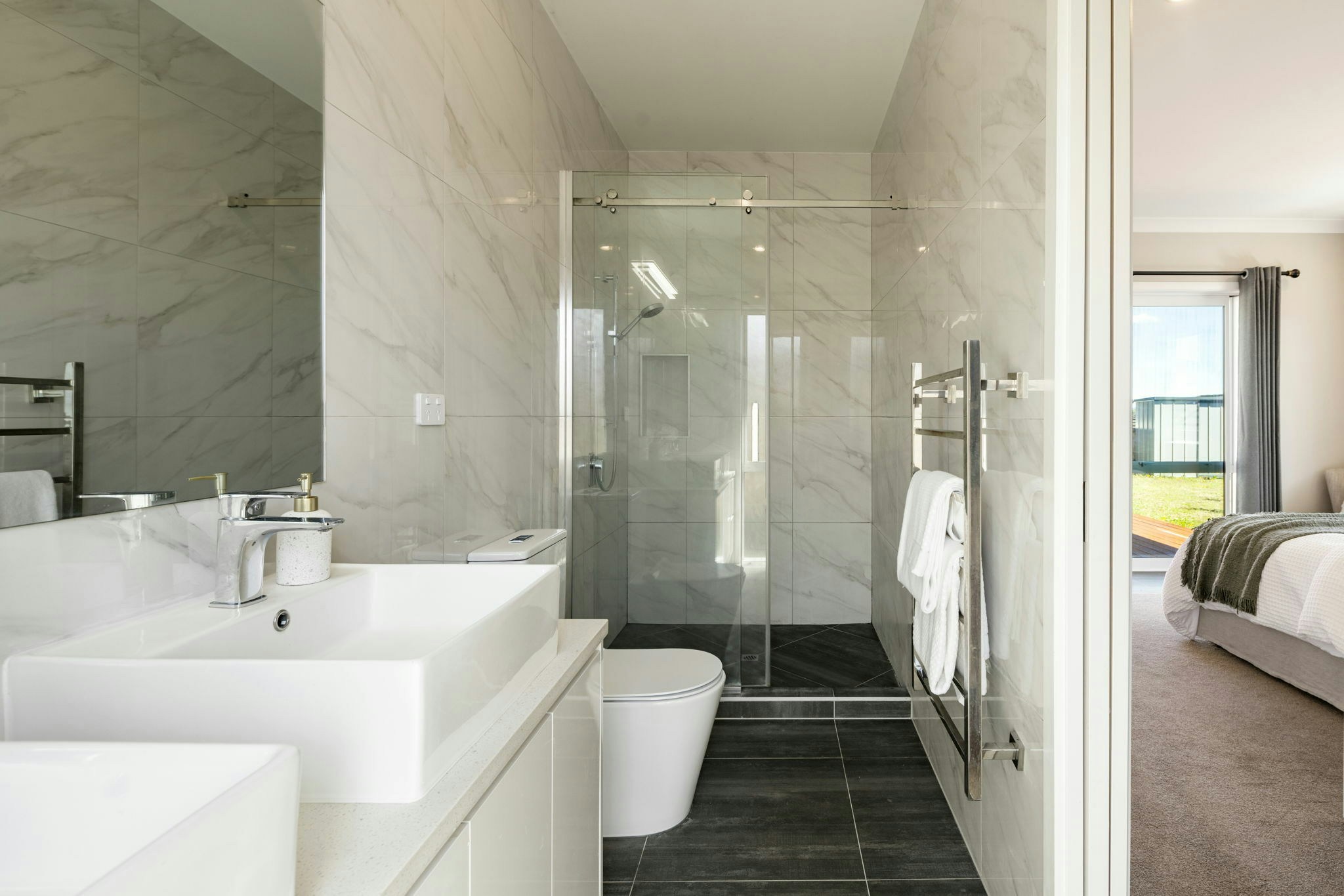 32 web or mls in House AR5 9759