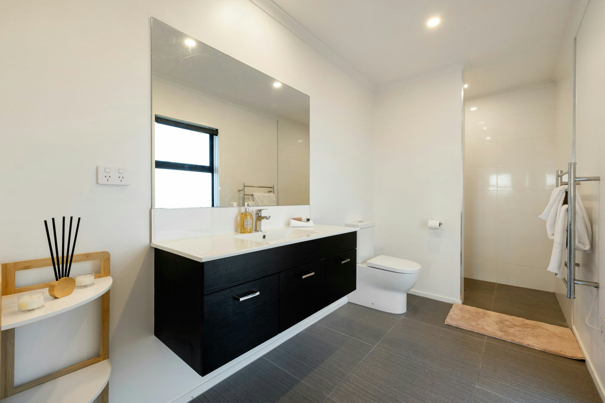 32 web or mls in House SR5 0694