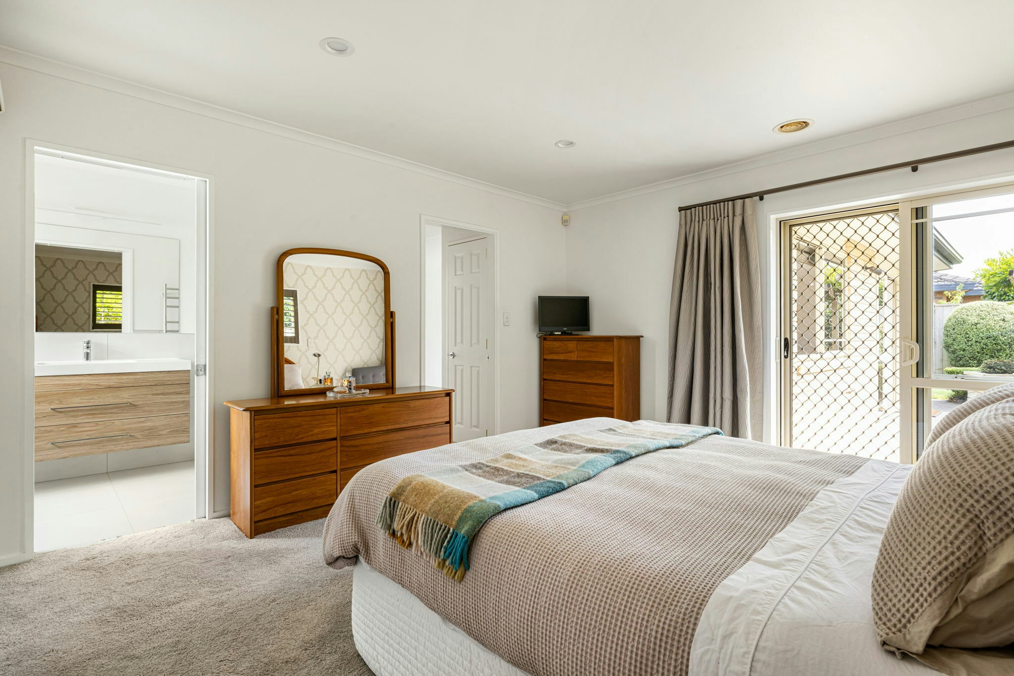 32 web or mls in House SR5 6189