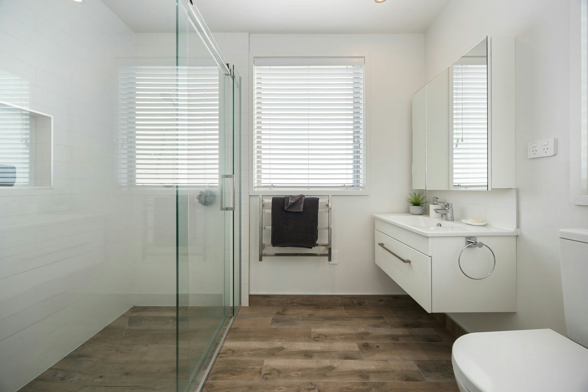 33 web or mls in House AR0 5893