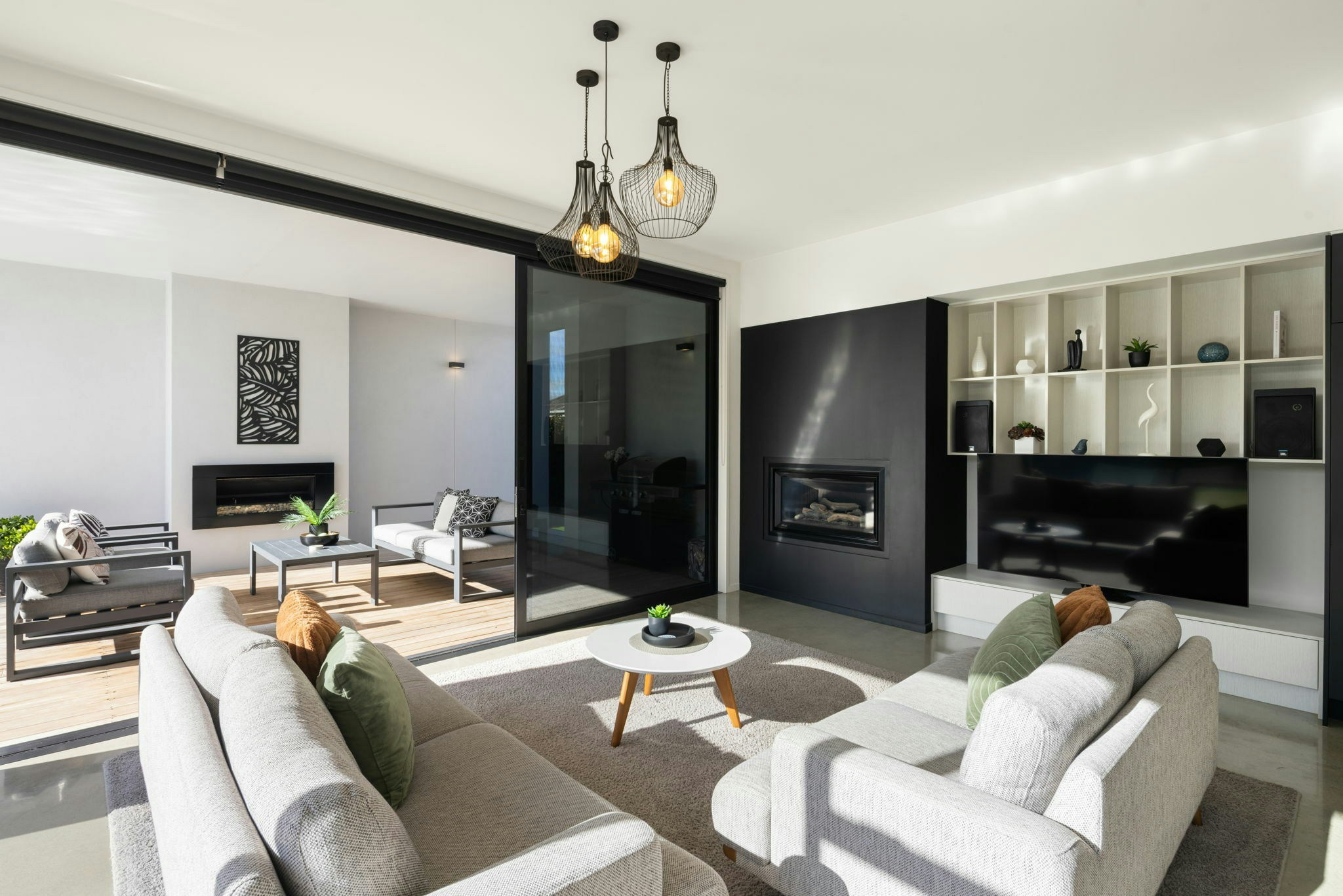 33 web or mls in House AR5 0596