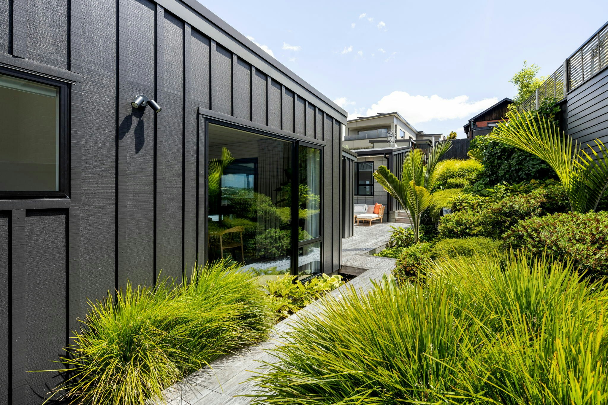 33 web or mls in House AR5 7057