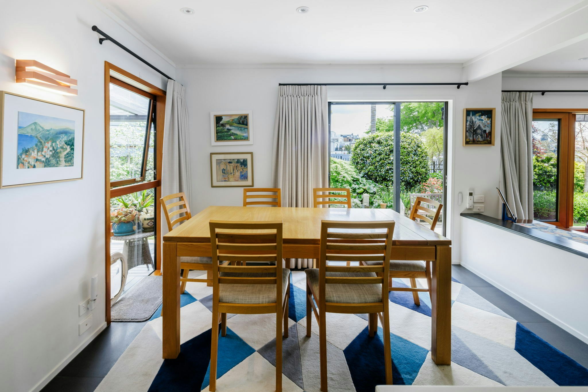 33 web or mls in House AR5 9589