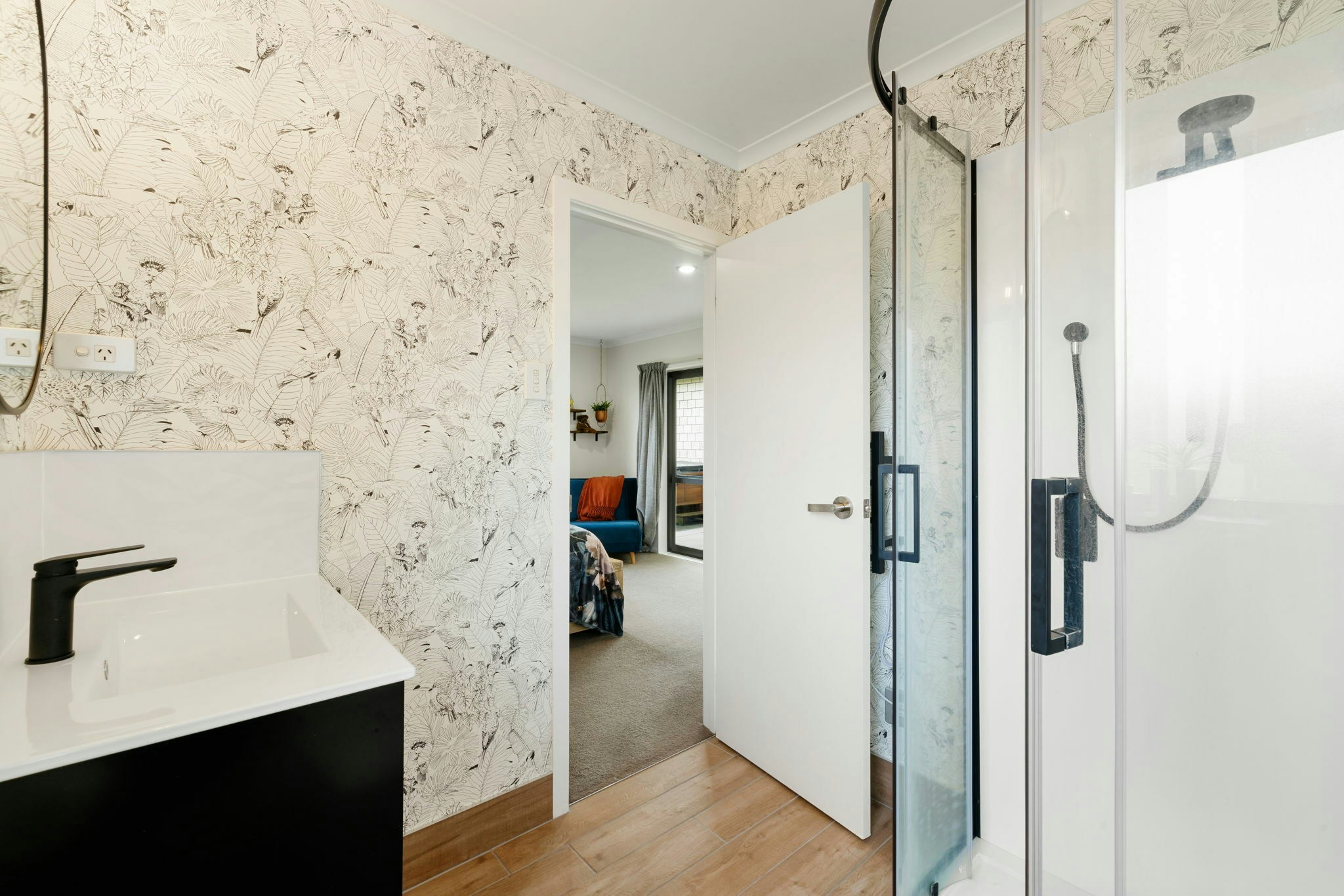 33 web or mls in House SR5 6450