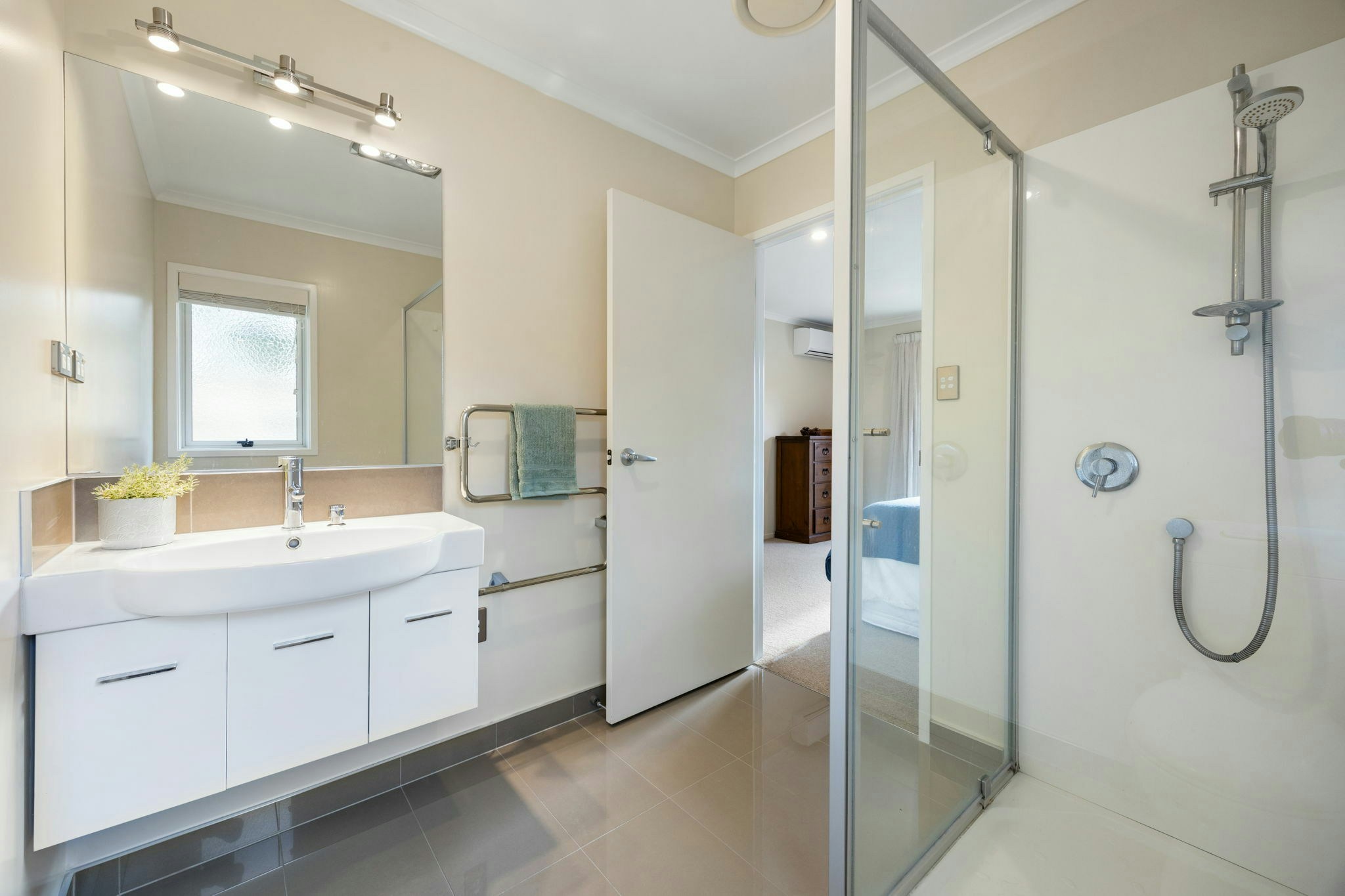 34 web or mls in House AR0 4305