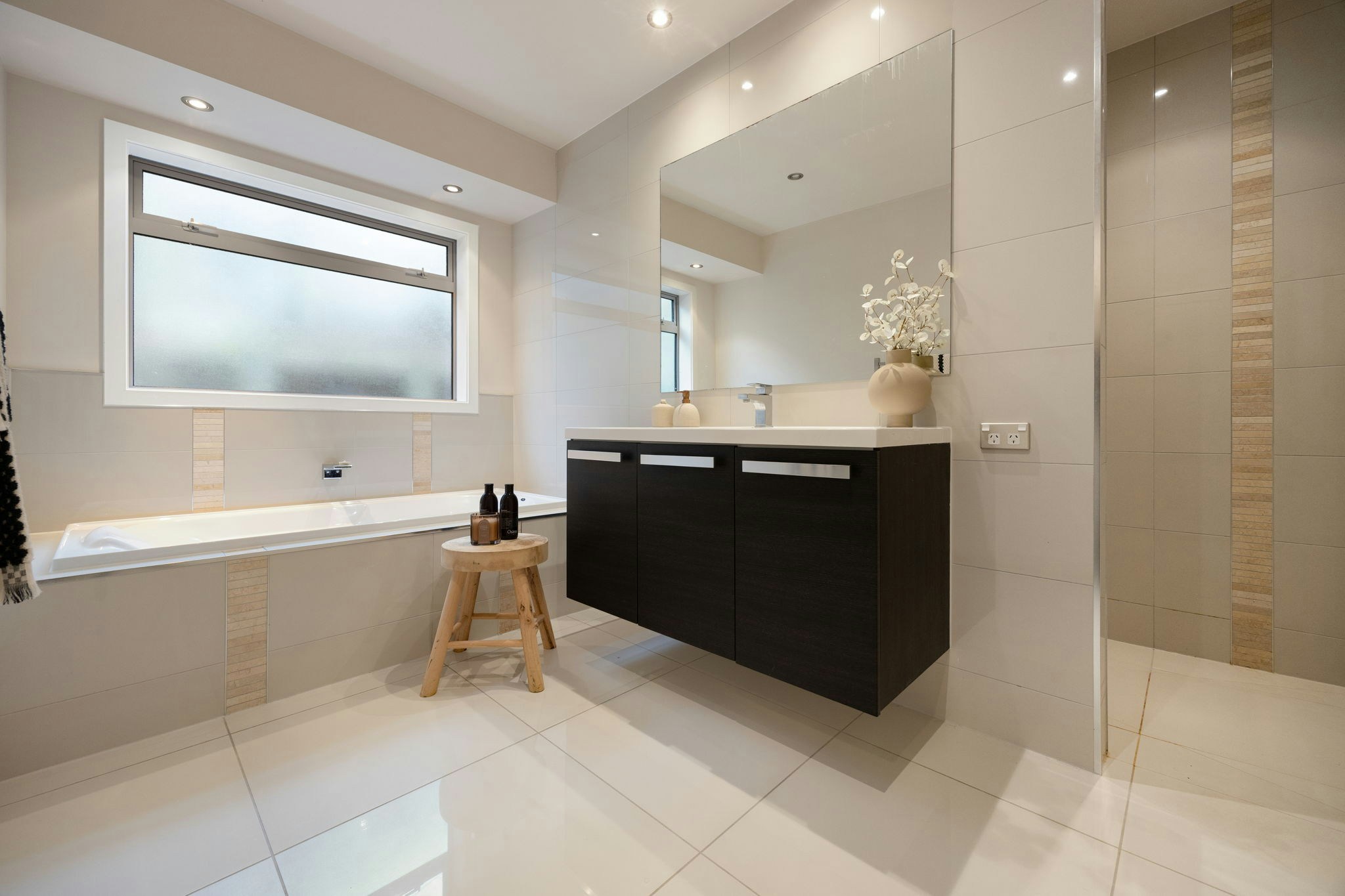 35 web or mls in House AR0 3579