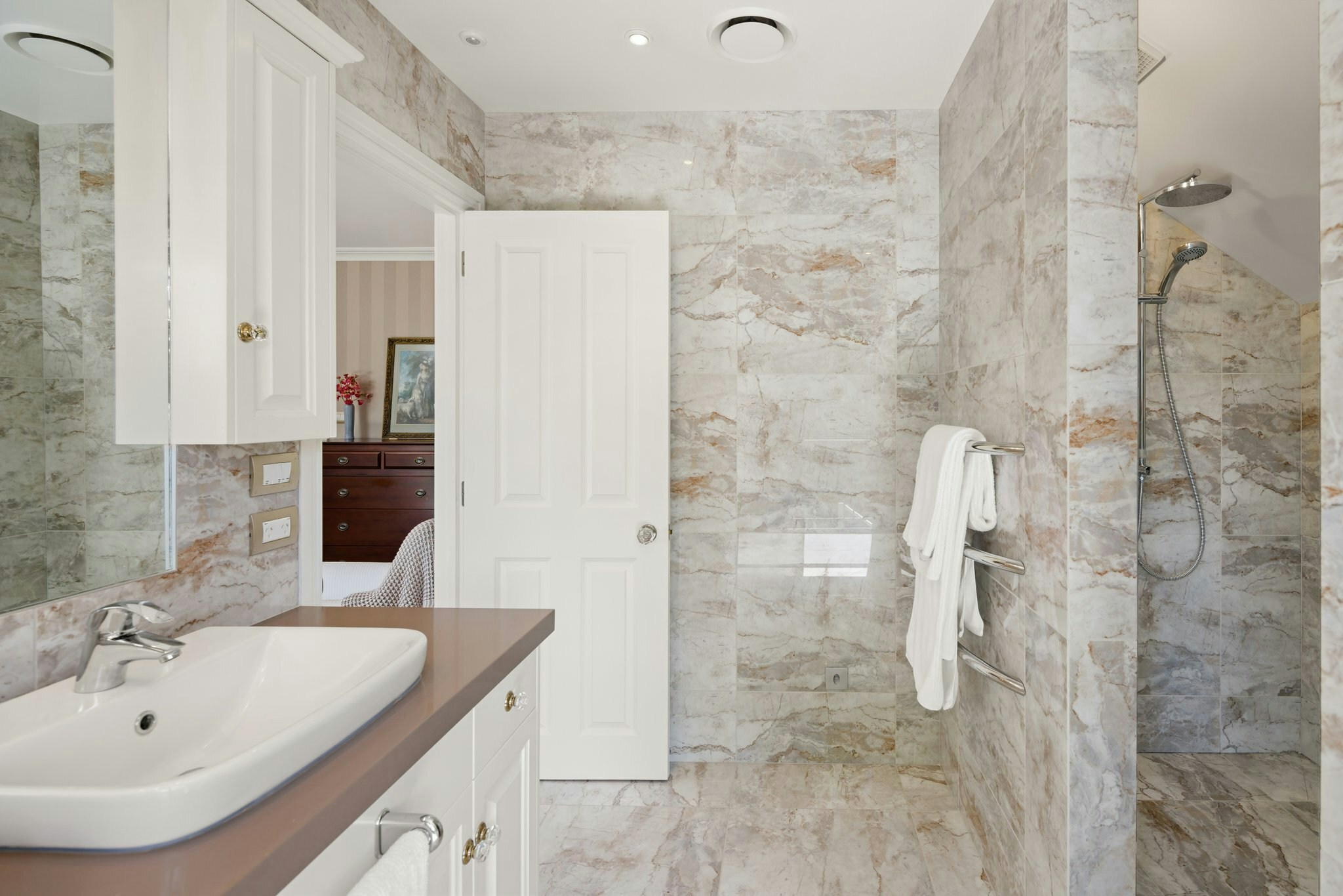 35 web or mls in House AR5 7052