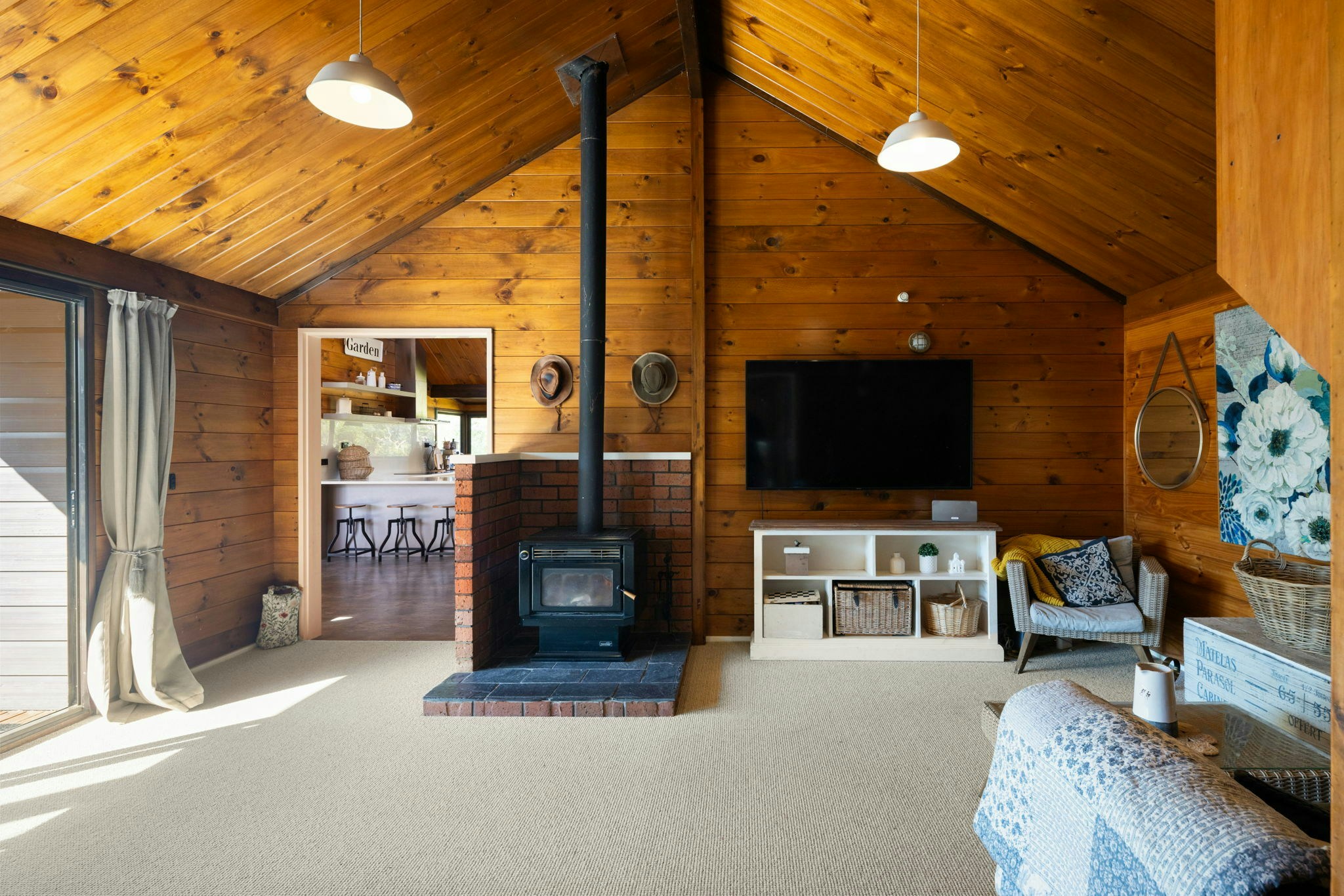 37 web or mls in House AR5 9890 2