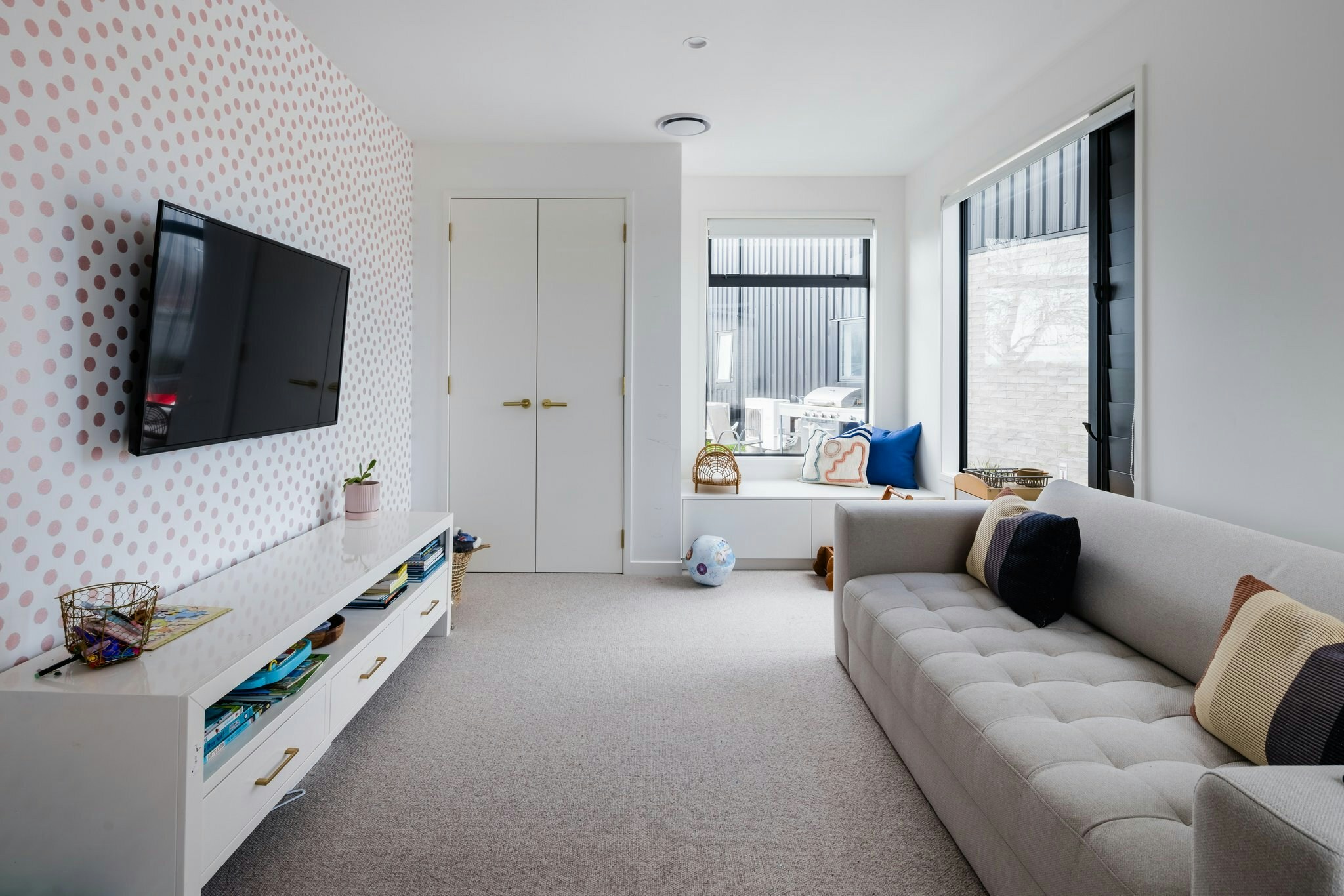 4 web or mls 3 in House AR5 1684