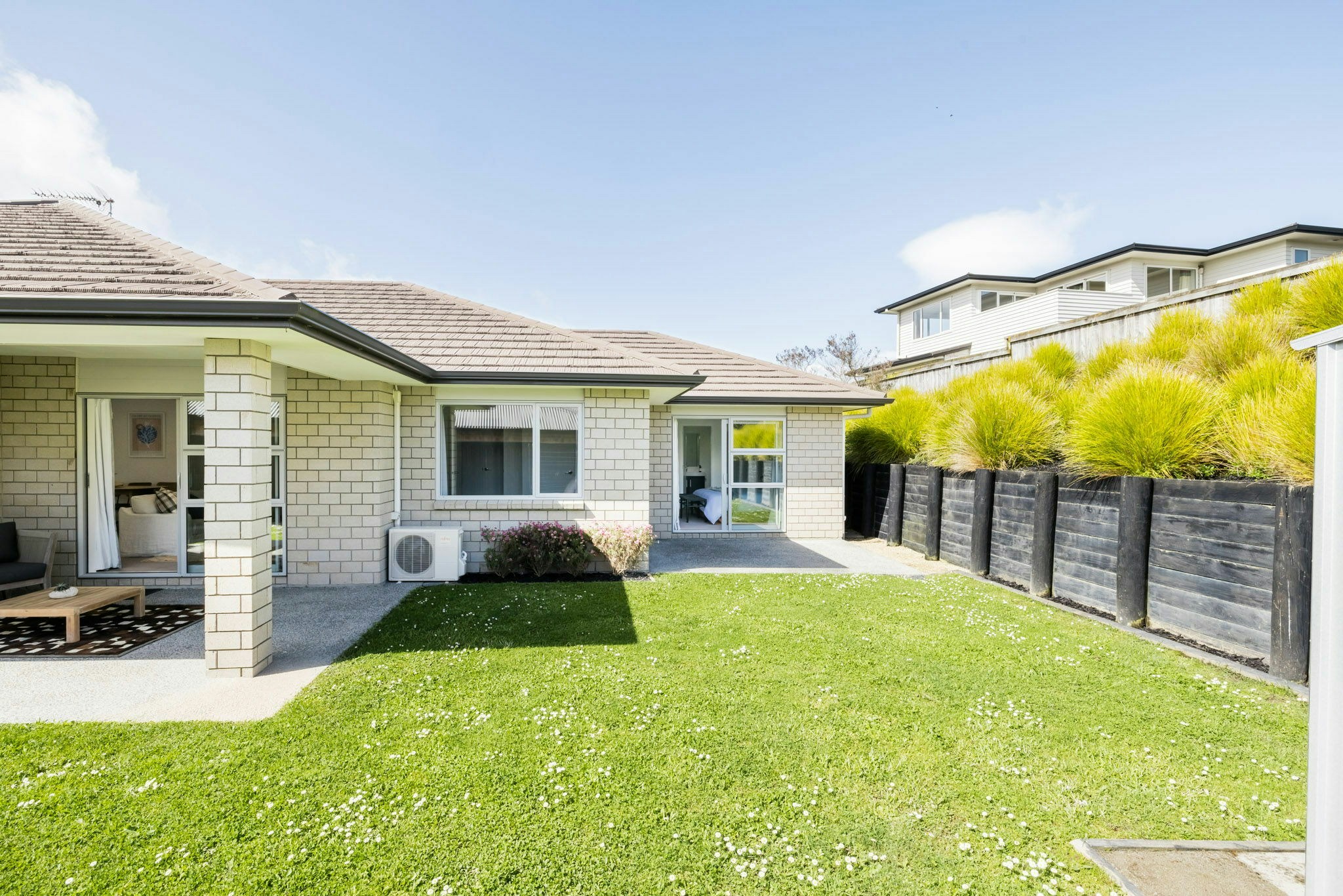 4 web or mls 8 in House SR5 9694