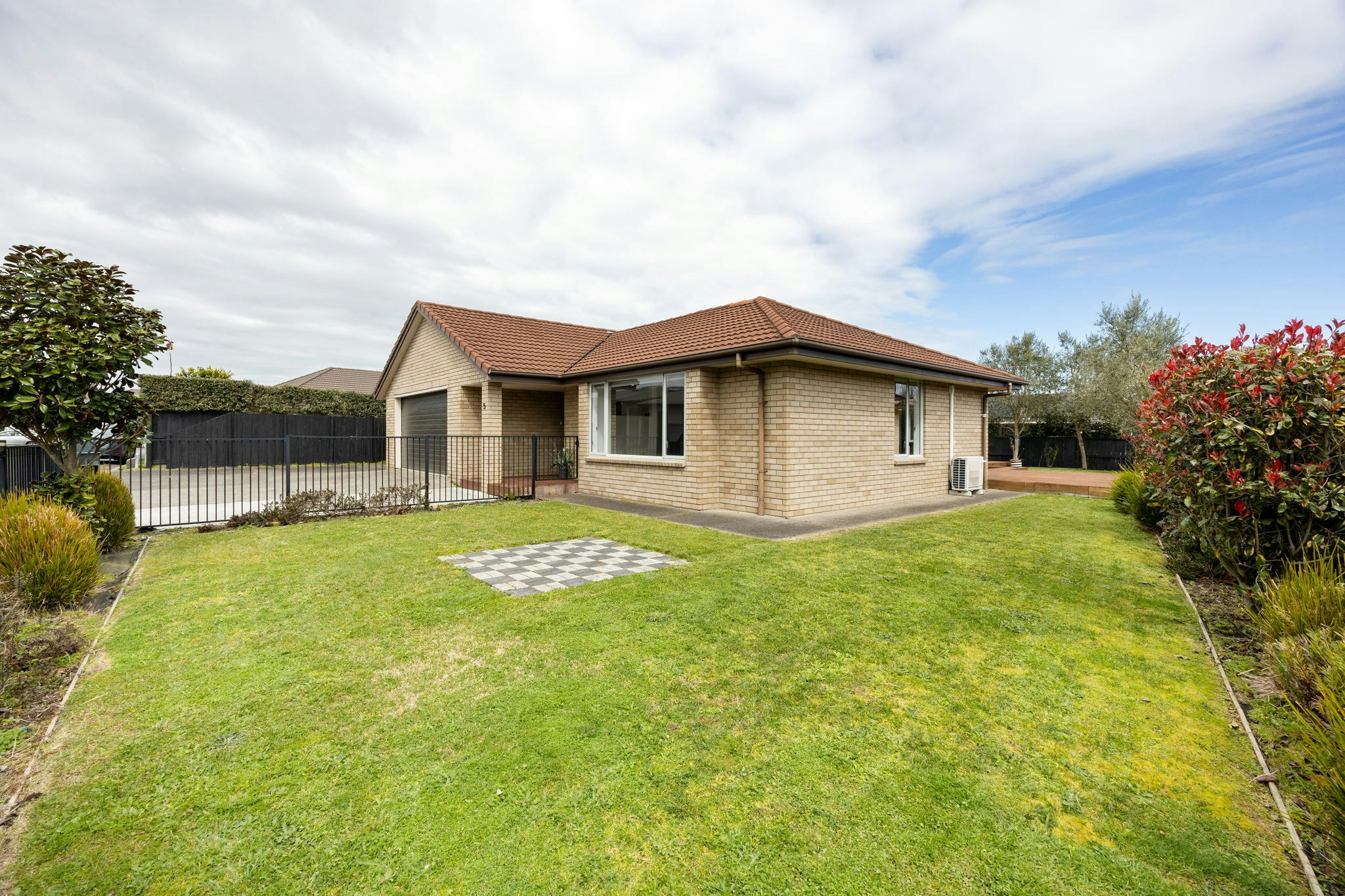 4 web or mls in House AR0 9137