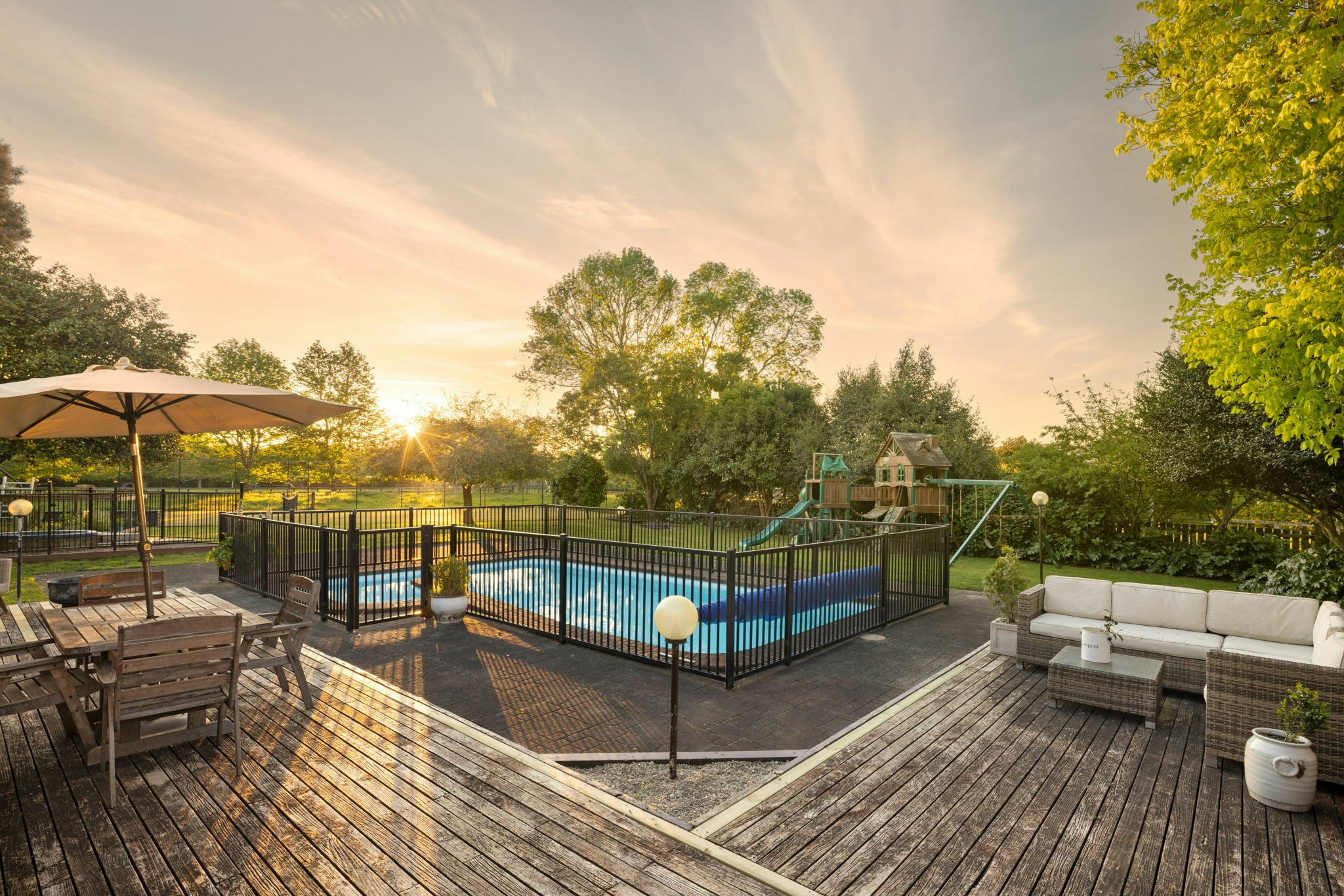 4 web or mls in House AR5 0198