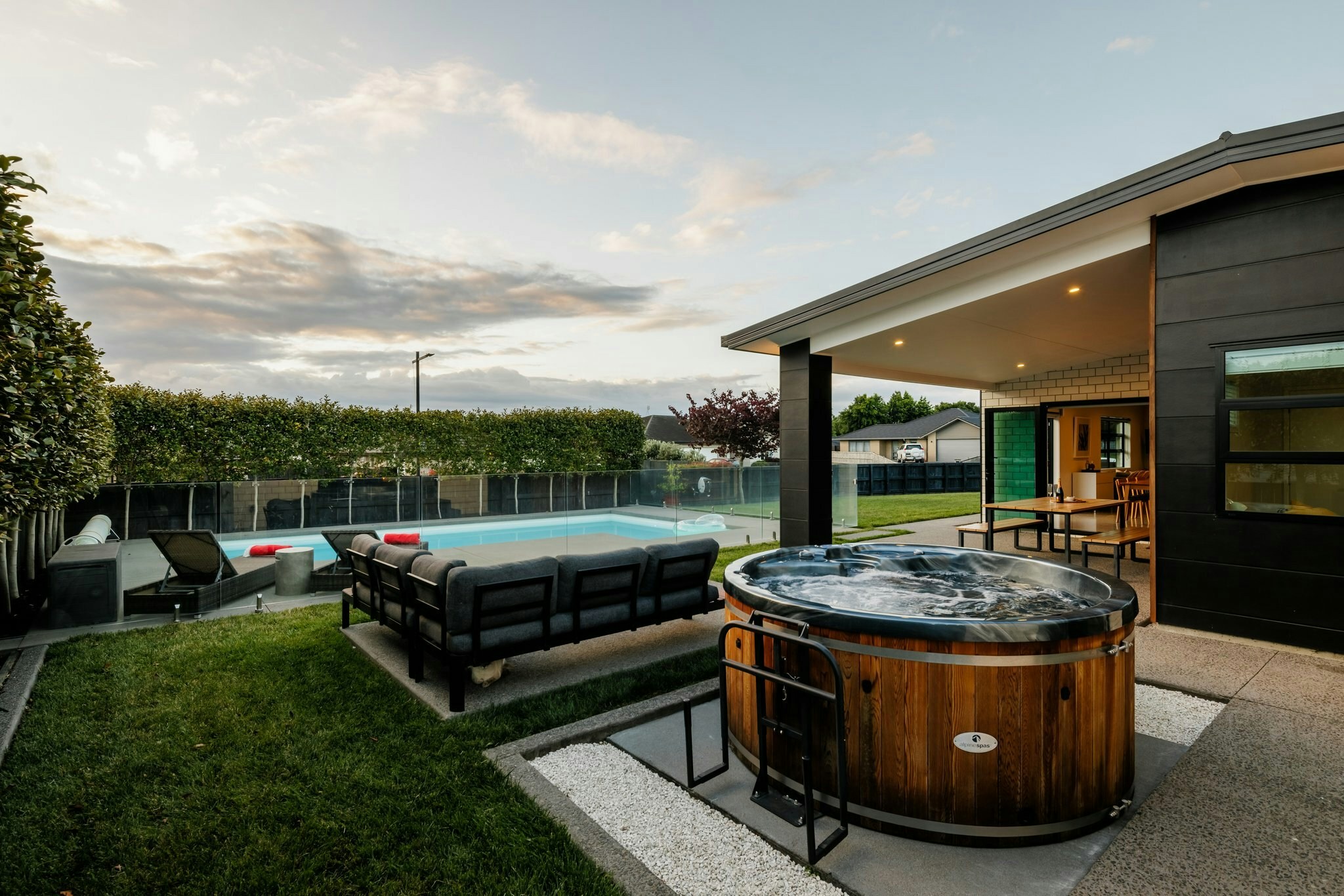 4 web or mls in House AR5 0311