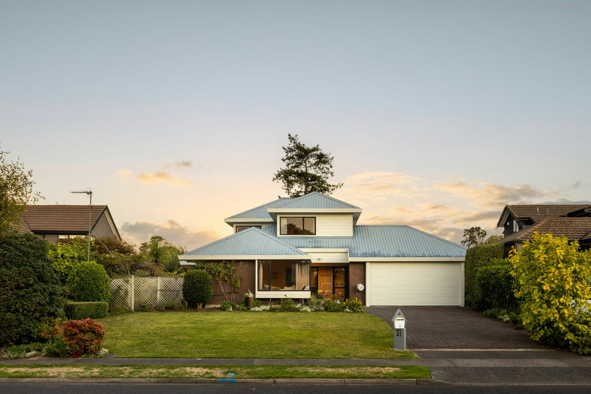 4 web or mls in House AR5 1356