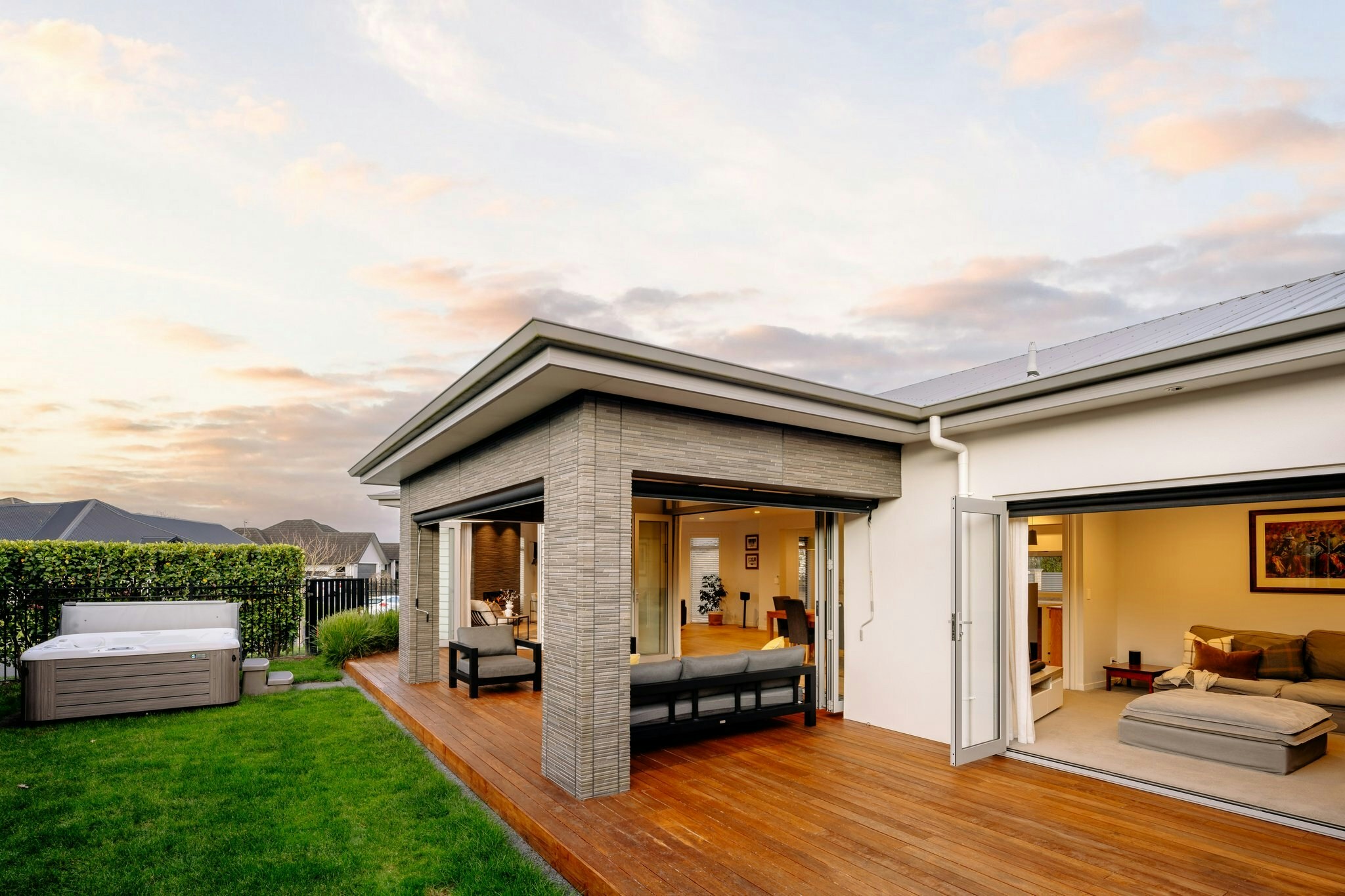 4 web or mls in House AR5 7133