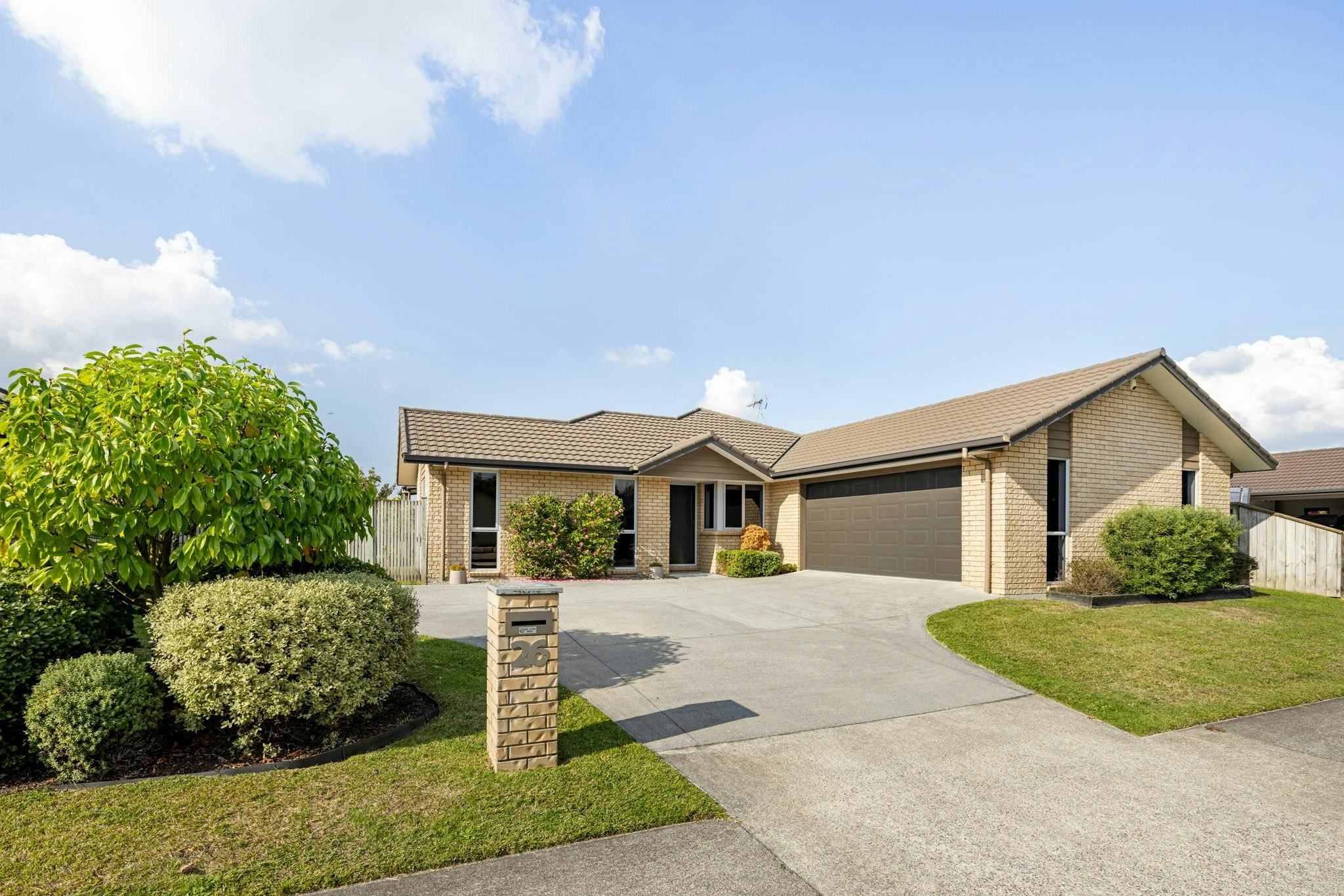 4 web or mls in House AR5 9412