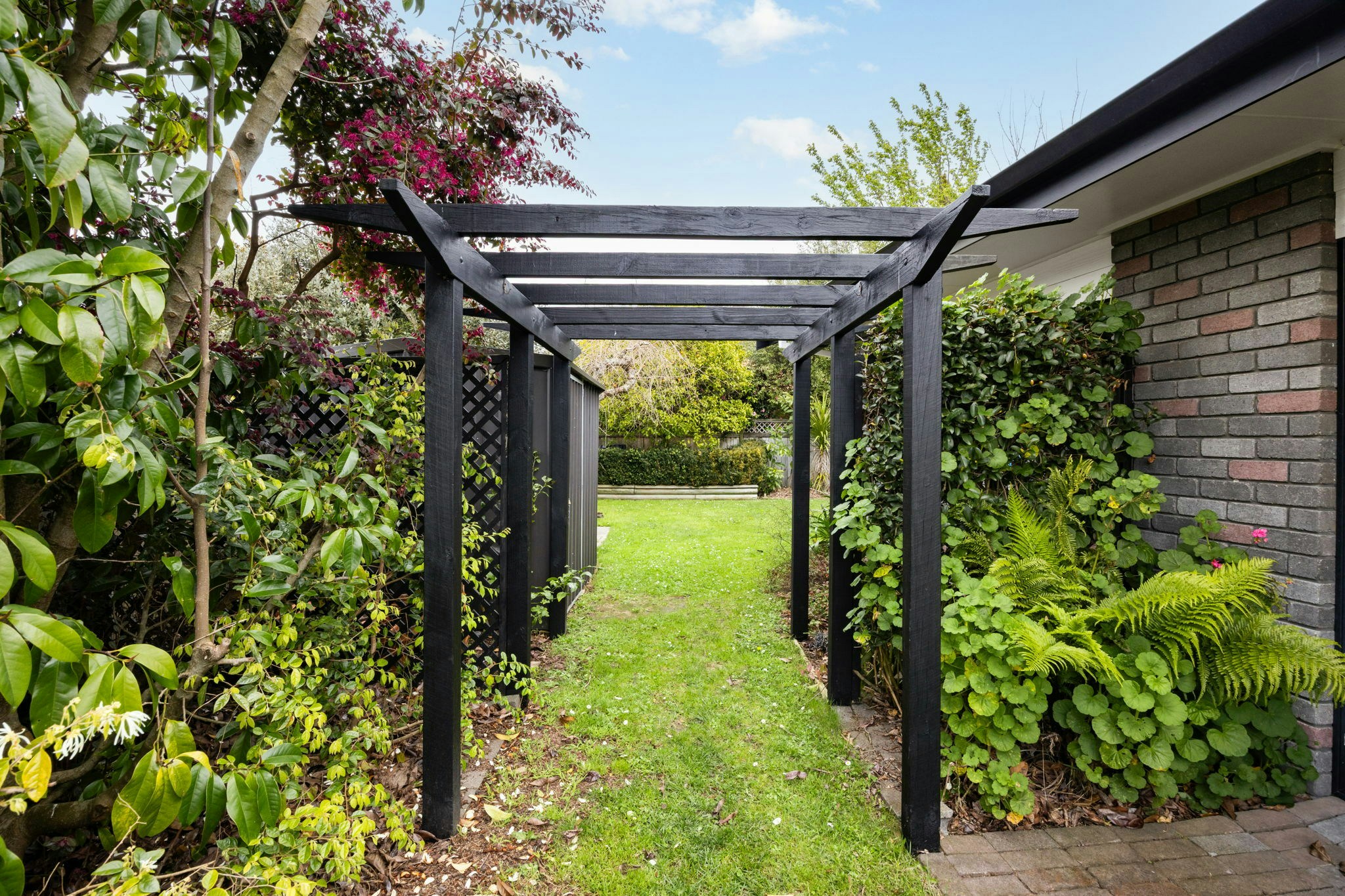 40 web or mls in House AR0 7120